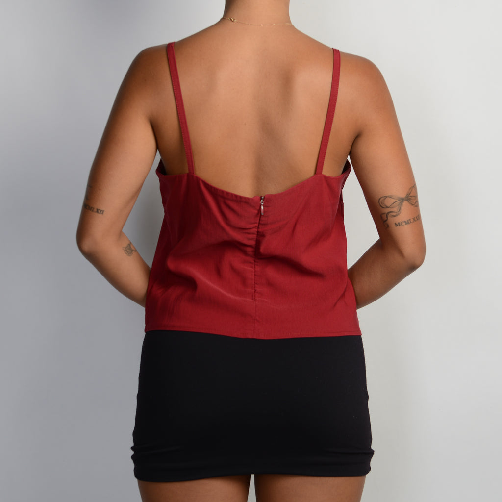 RED HANKY HEM TOP