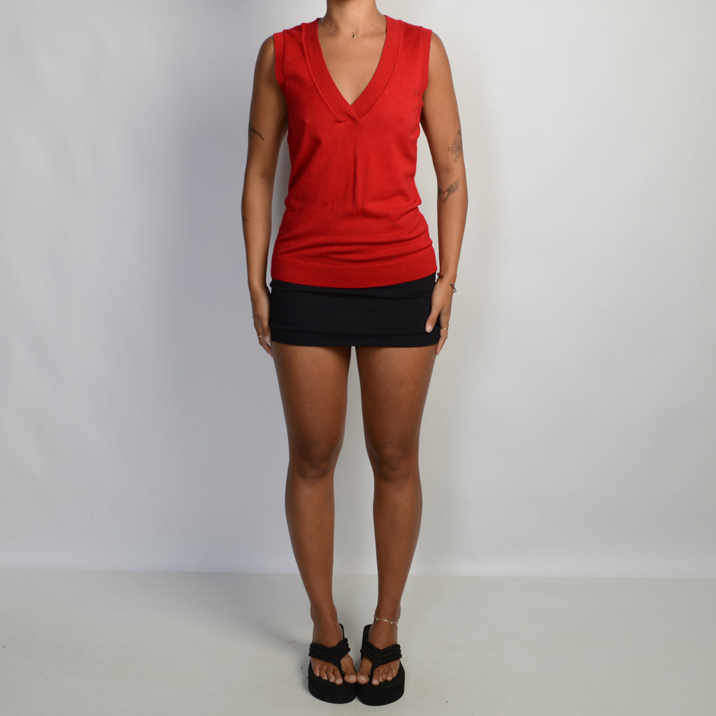 RED SLEEVELESS VEST