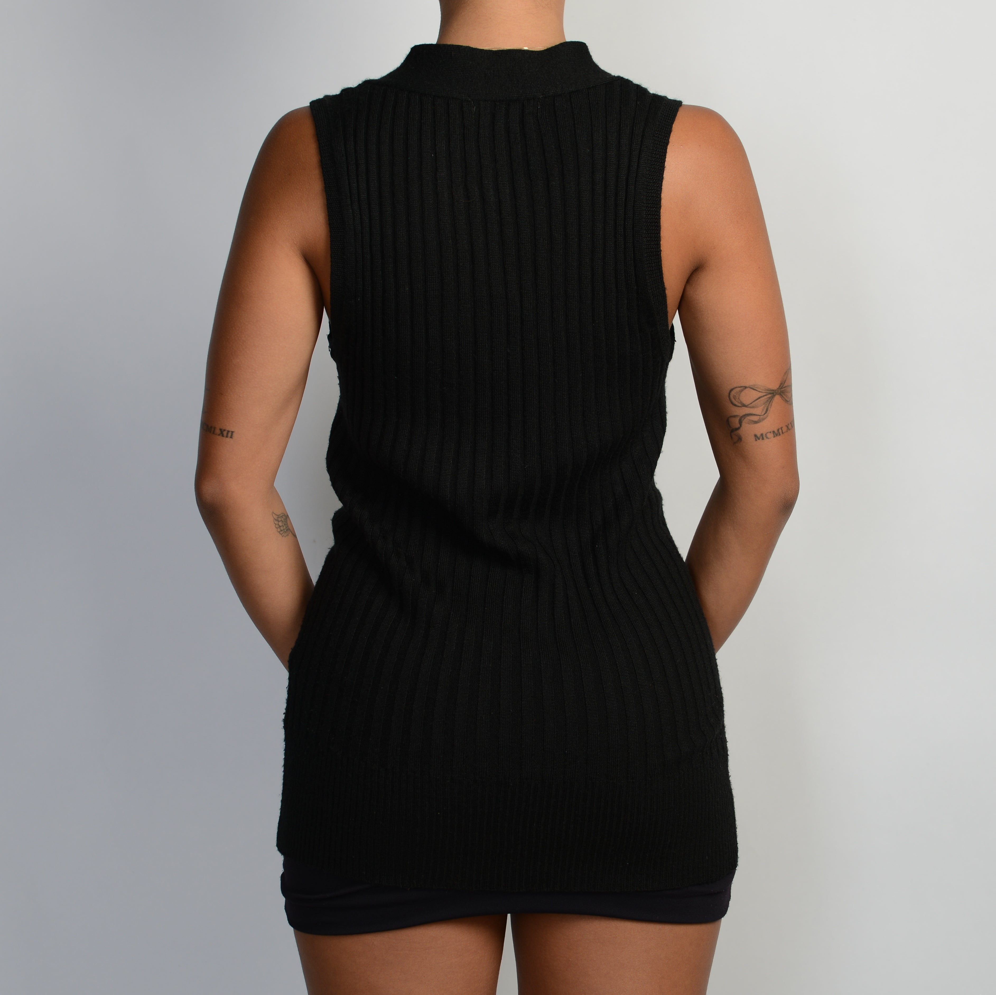 BLACK RIB BUTTON VEST