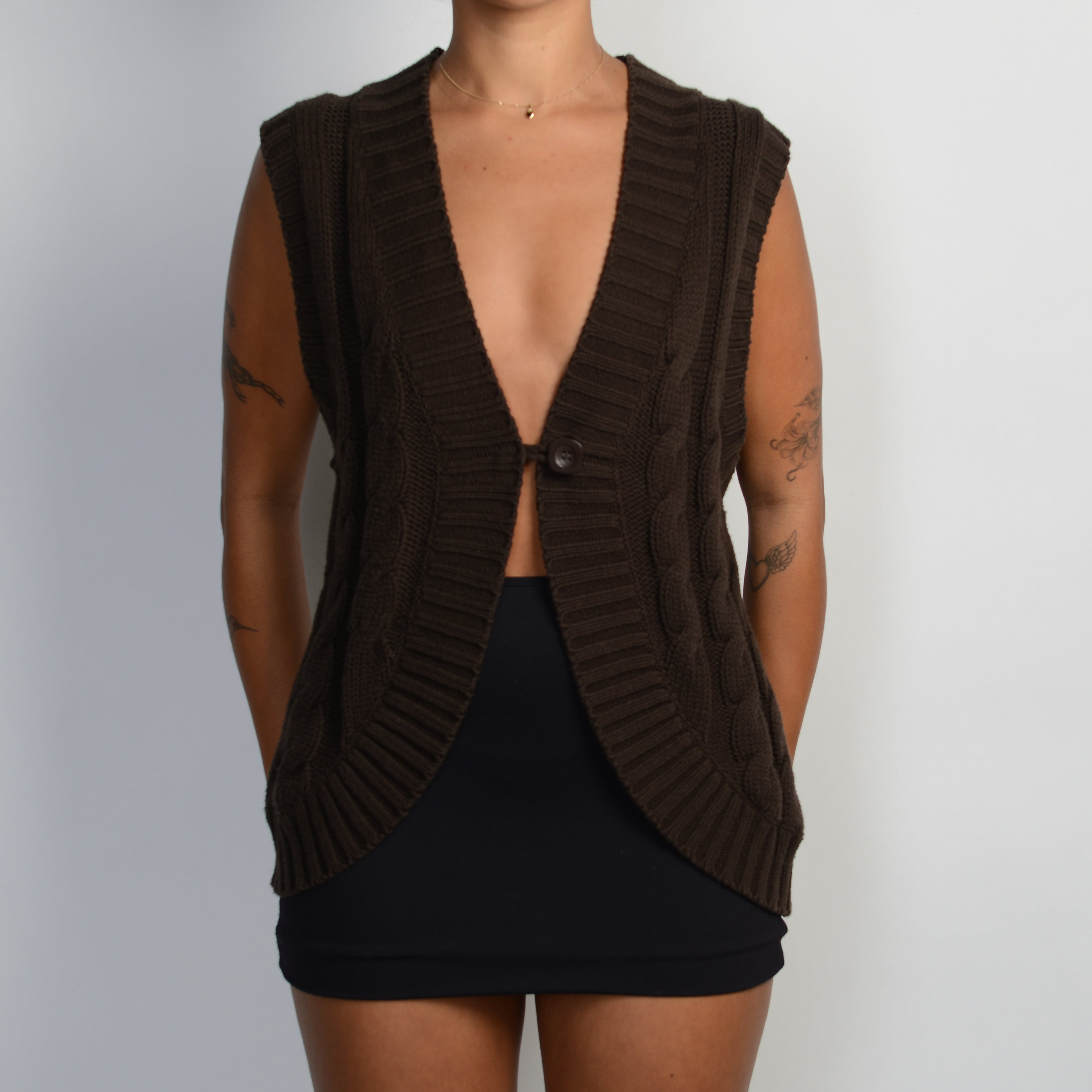 DARK BROWN KNIT VEST
