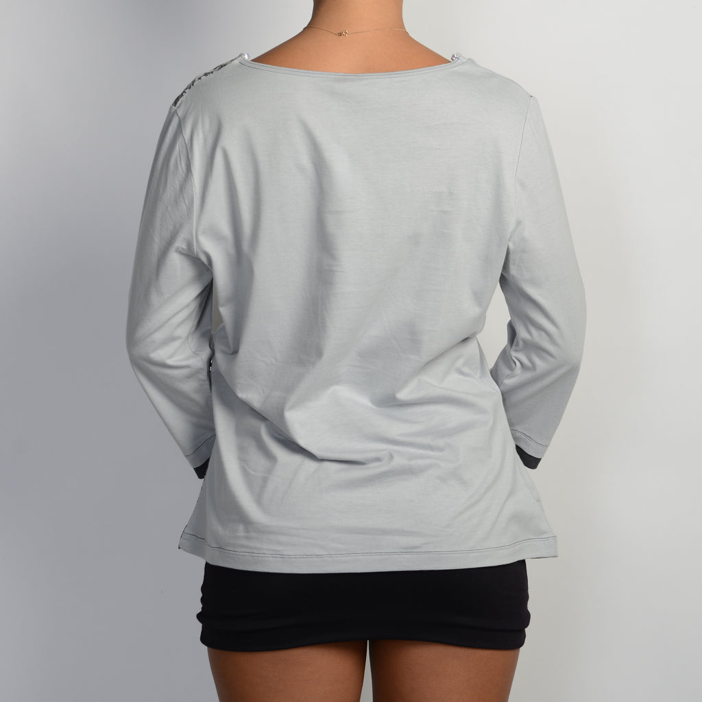GREY GRAPHIC TOP