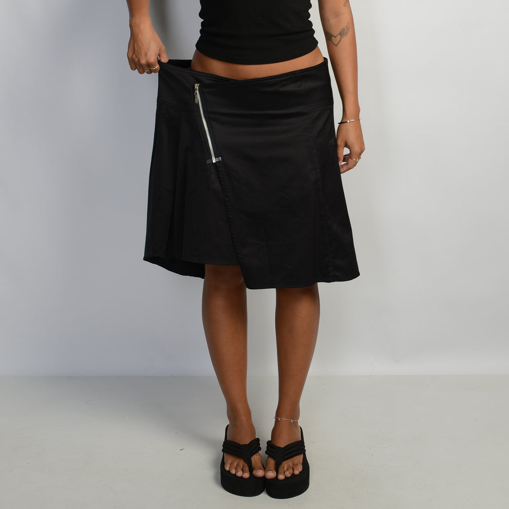 BLACK ASYMMETRIC SKIRT