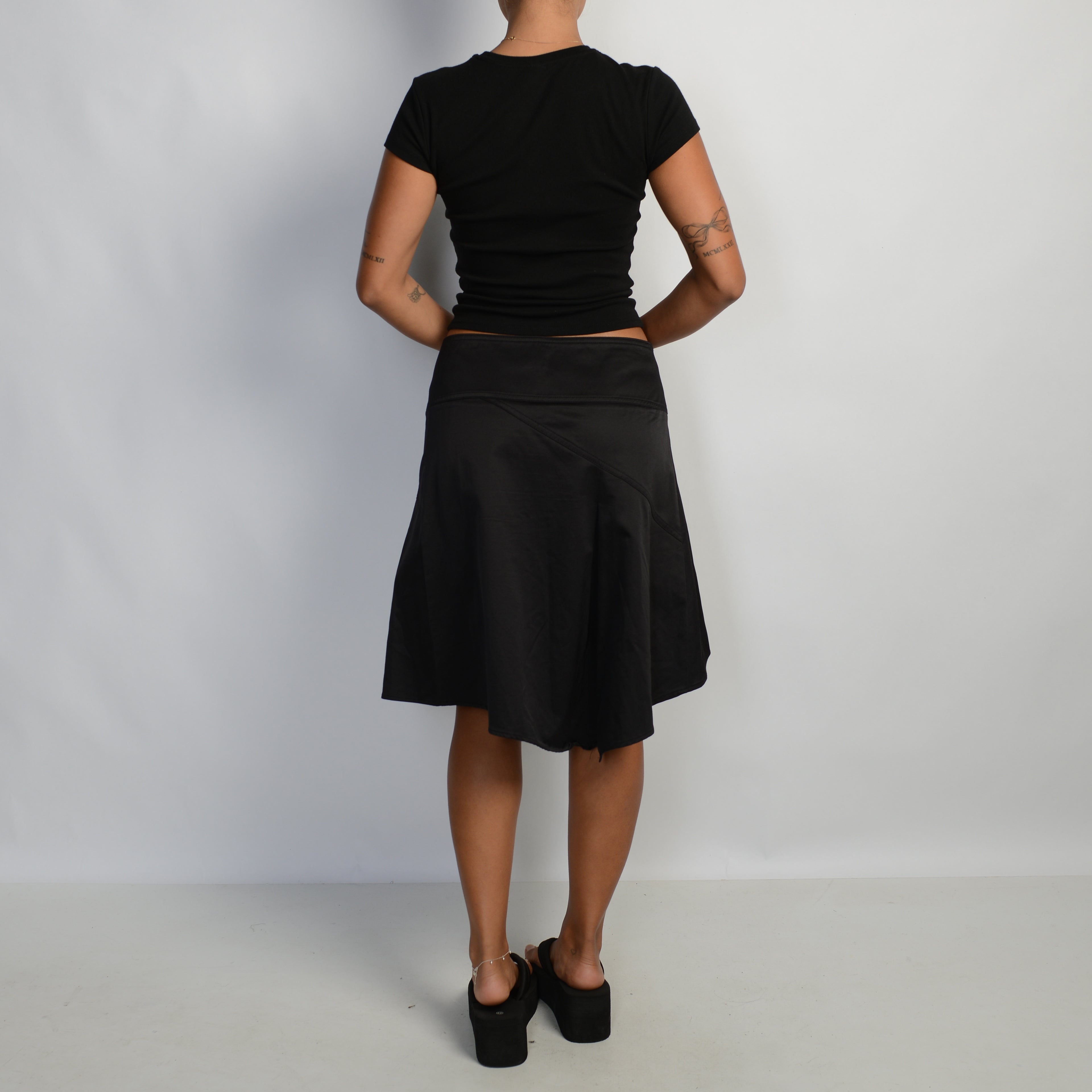 BLACK ASYMMETRIC SKIRT