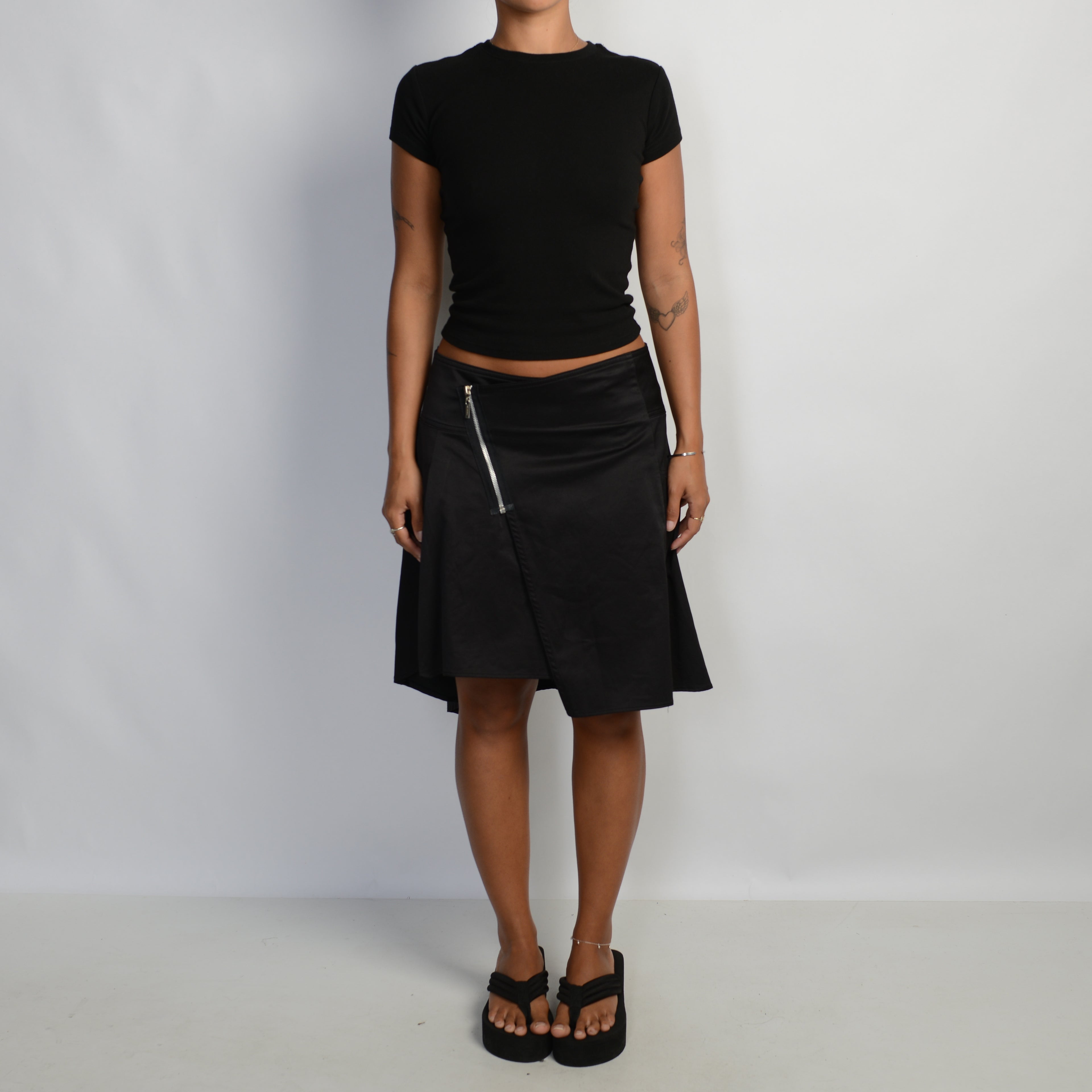 BLACK ASYMMETRIC SKIRT