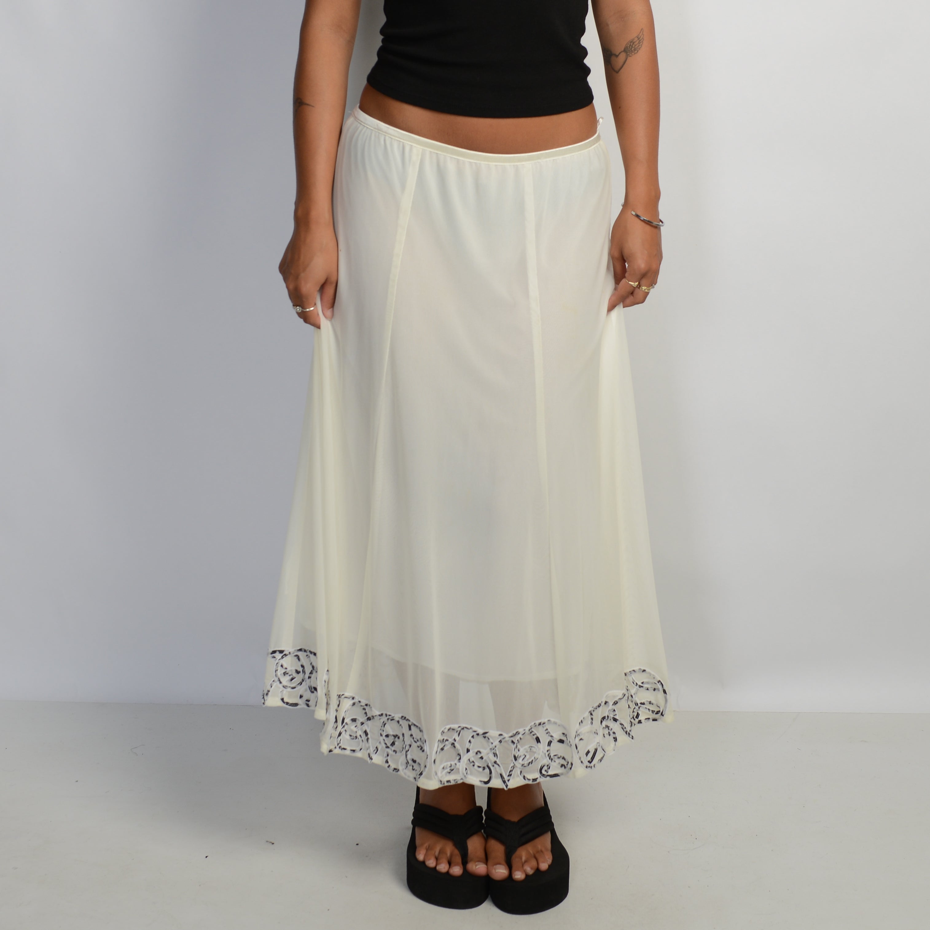 CREAM MESH LONGLINE SKIRT