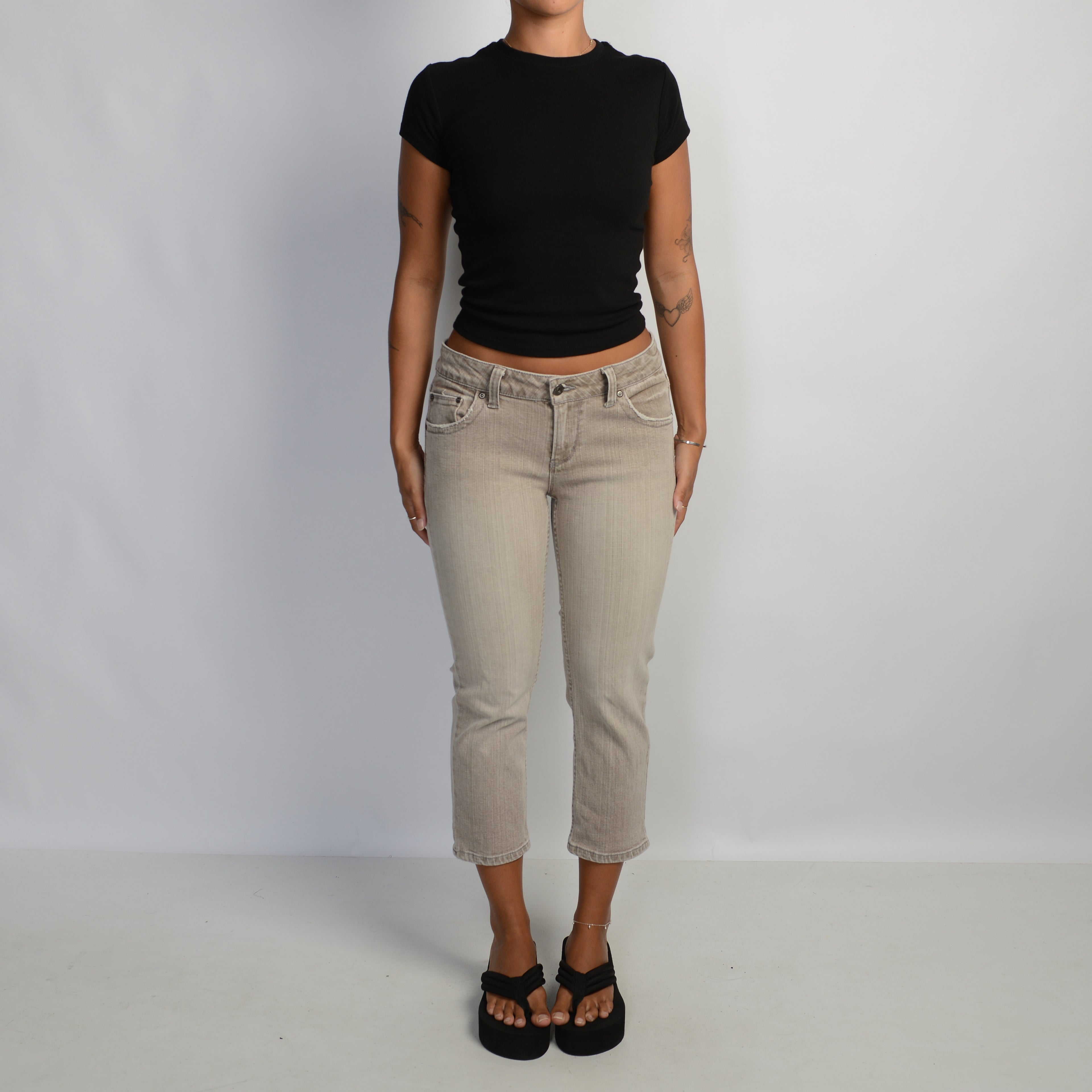 BEIGE DENIM CAPRI JEANS