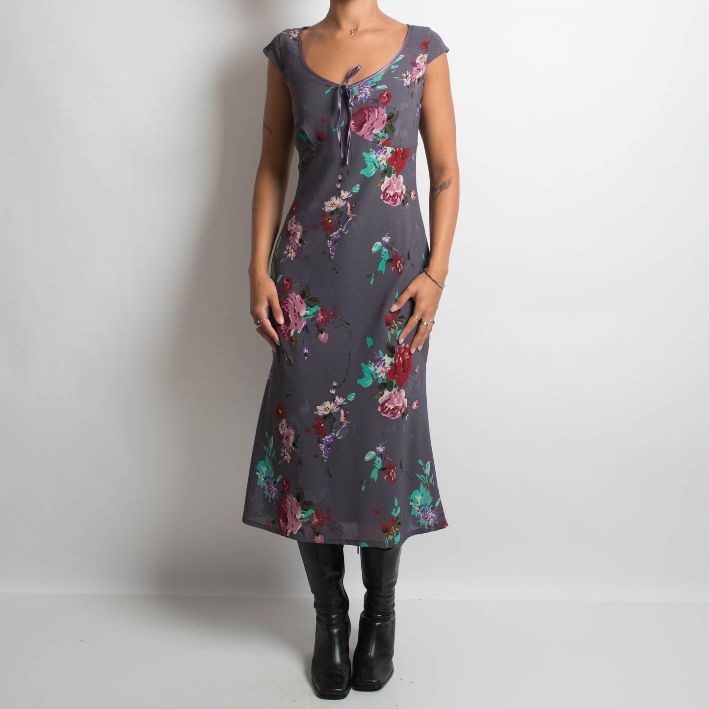 ROBE MIDI À FLEURS VIOLETTES