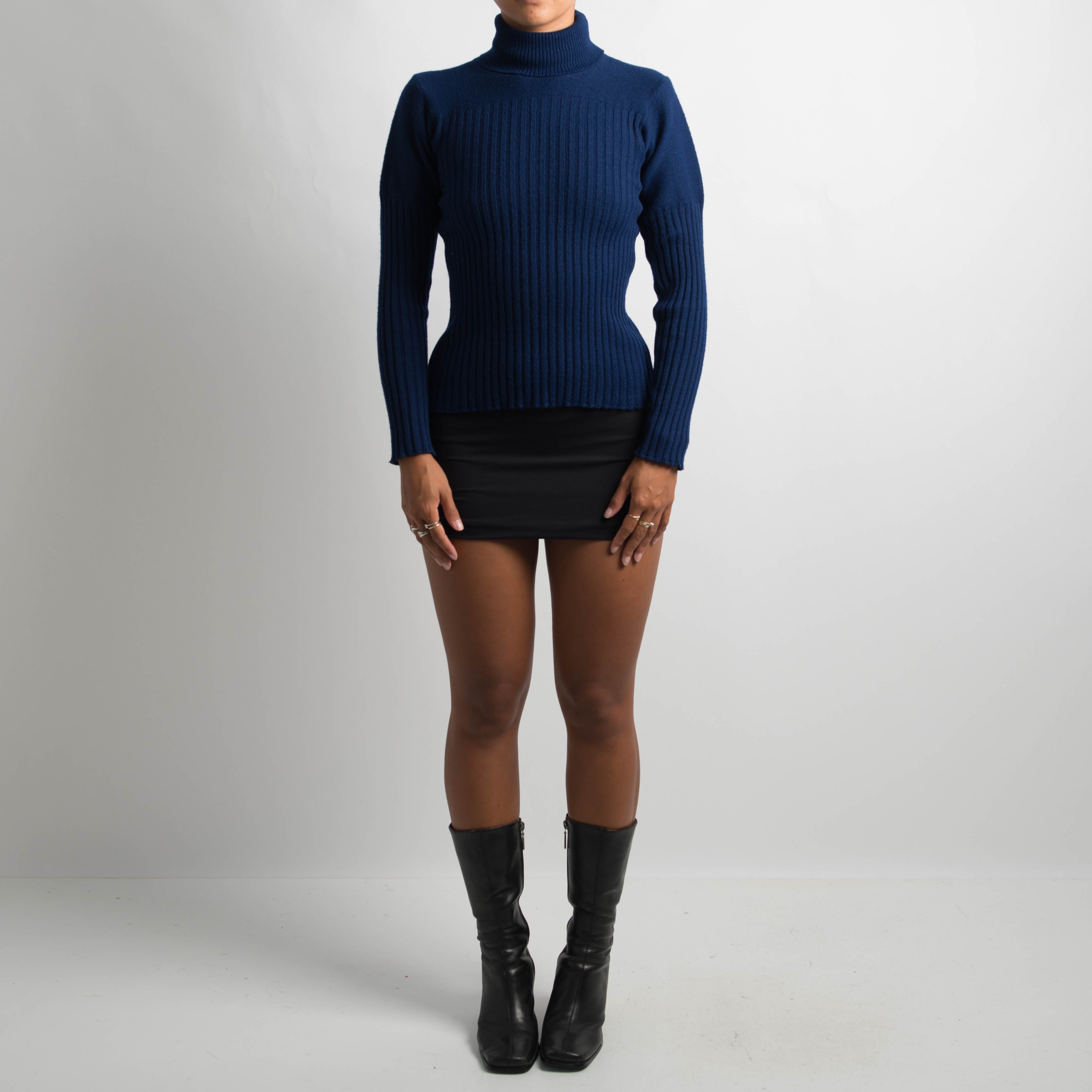 NAVY WOOL TURTLENECK
