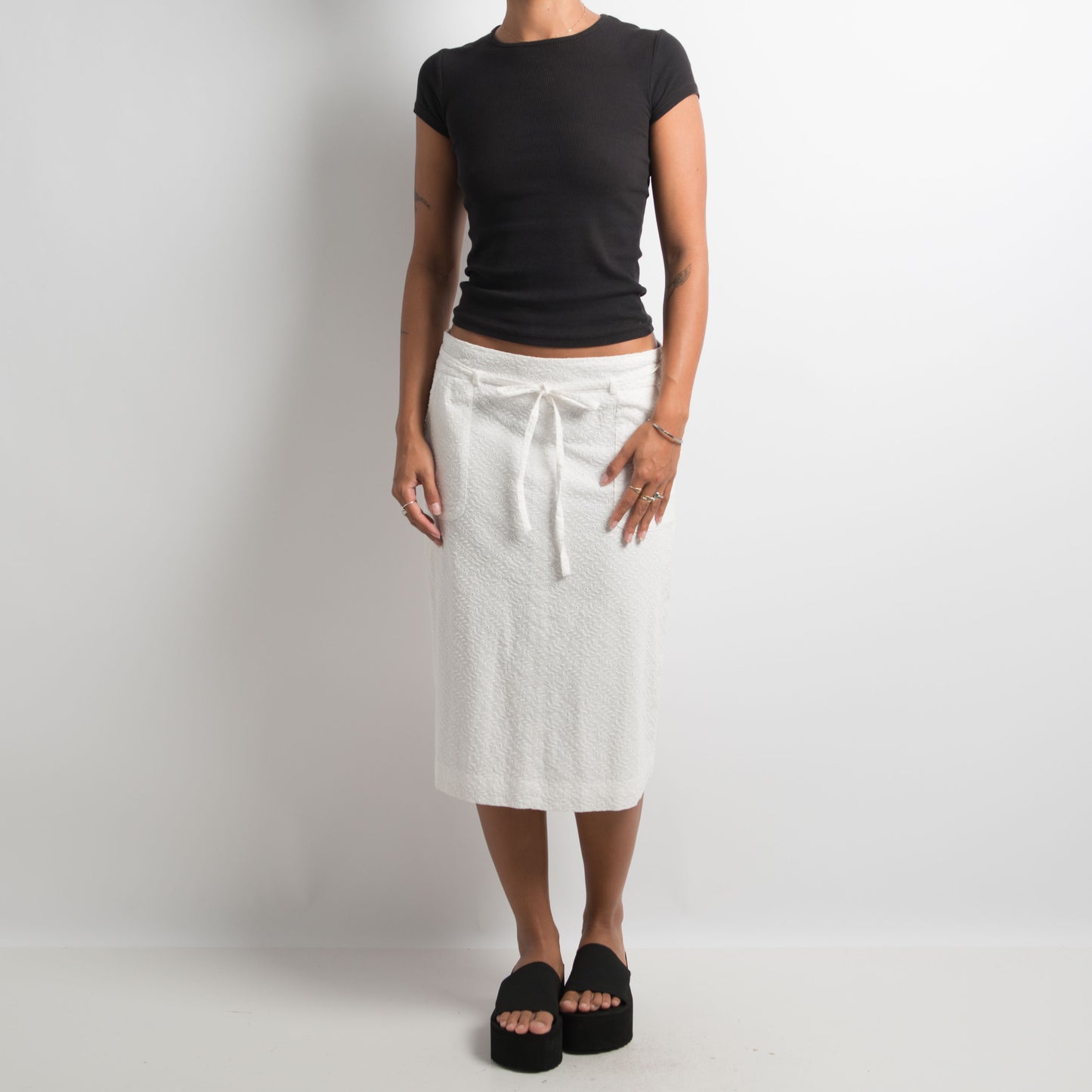 JUPE MIDI BLANCHE EN BRODERIE