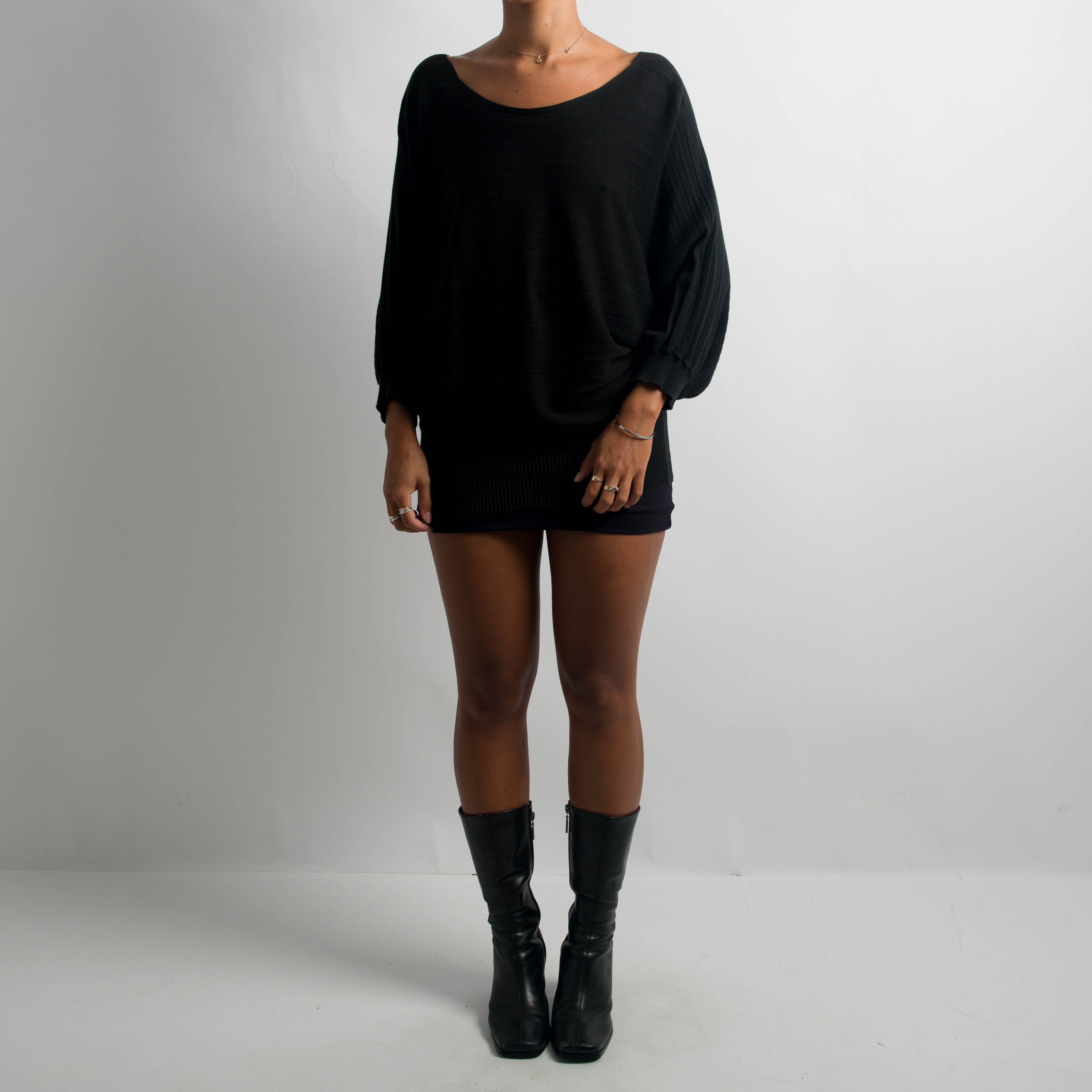BLACK LONGLINE BATWING TOP