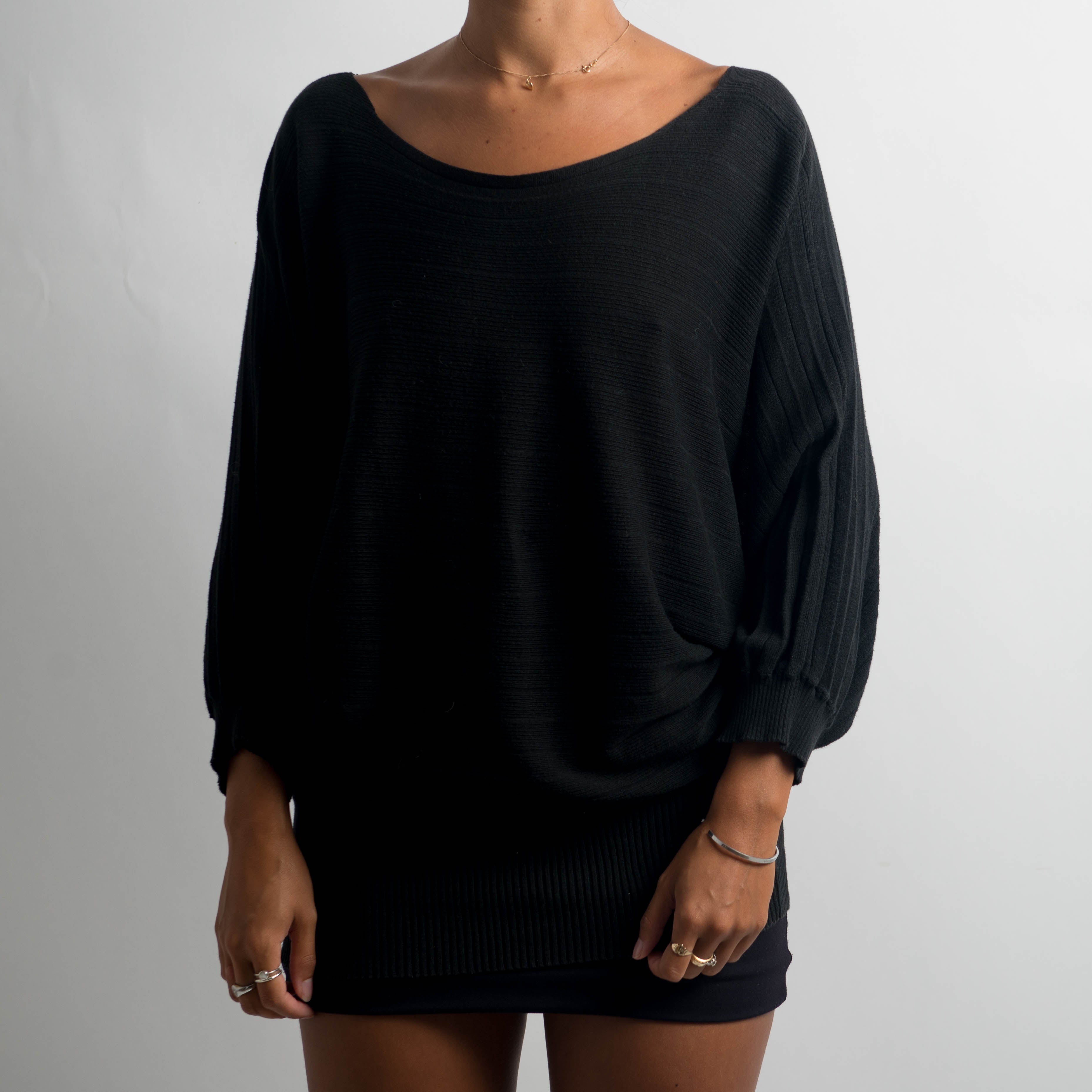 BLACK LONGLINE BATWING TOP