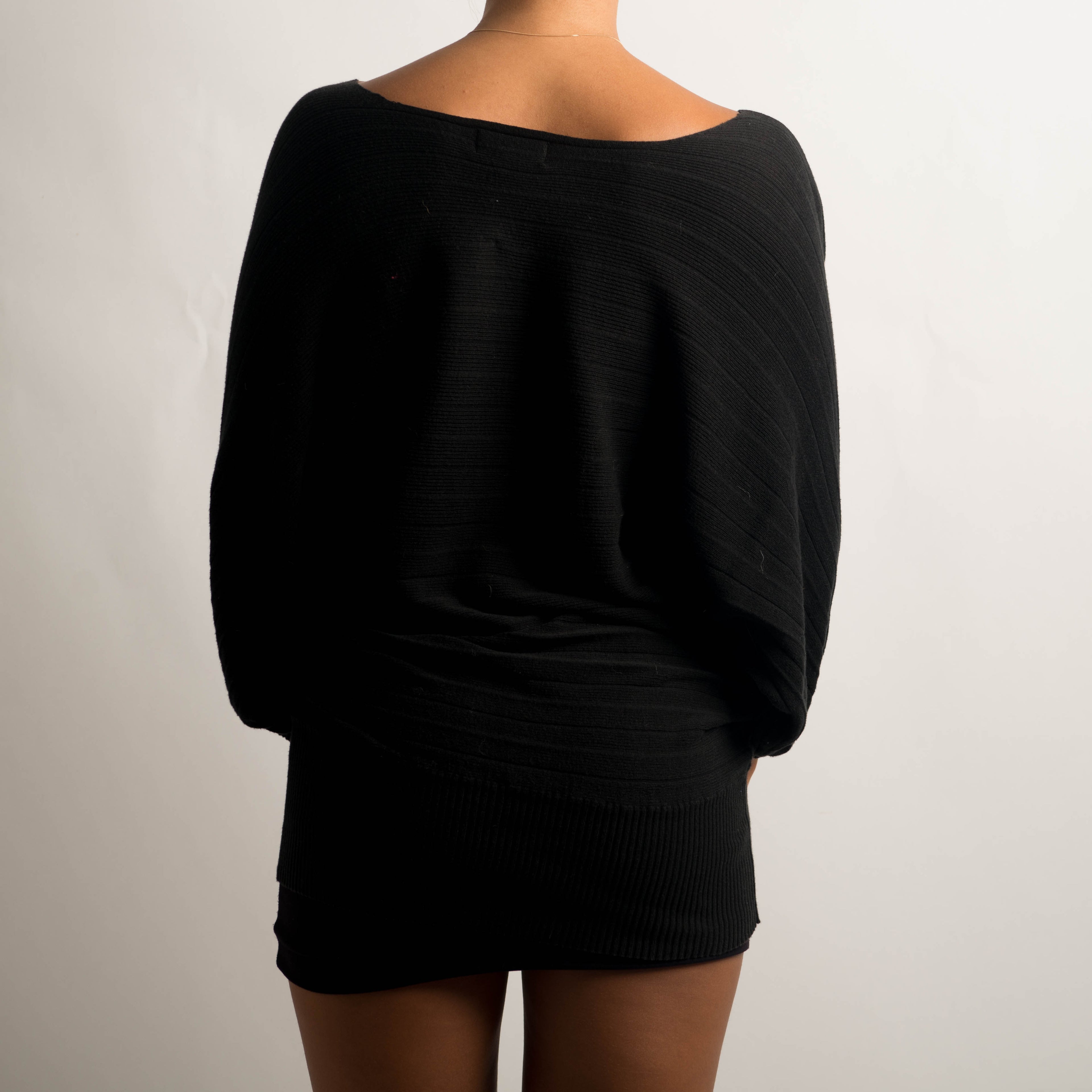BLACK LONGLINE BATWING TOP