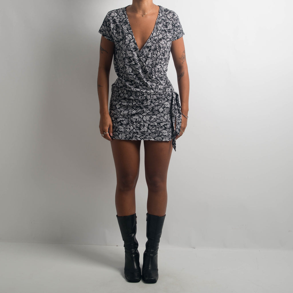 BLACK WRAP LONGLINE TOP