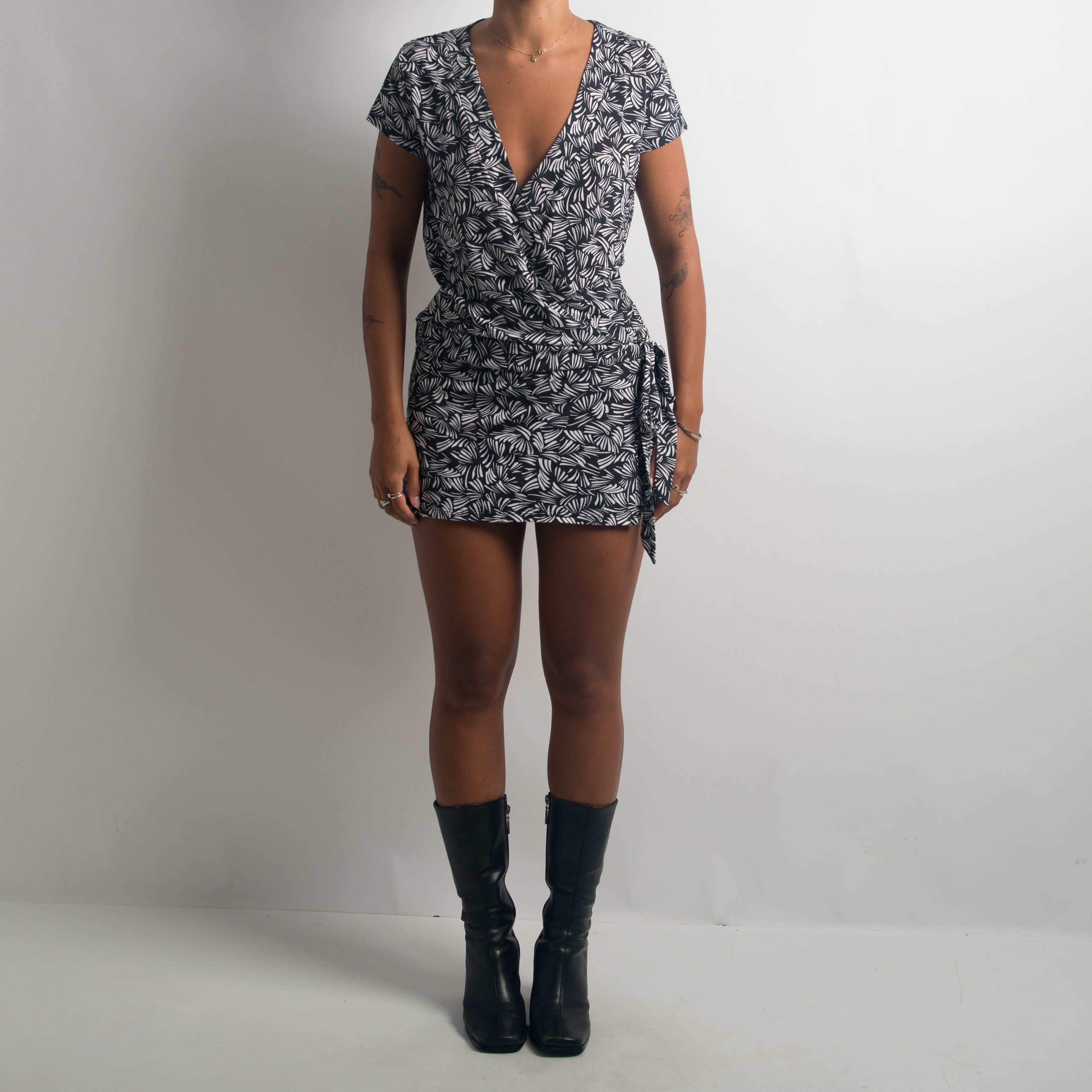 BLACK WRAP LONGLINE TOP