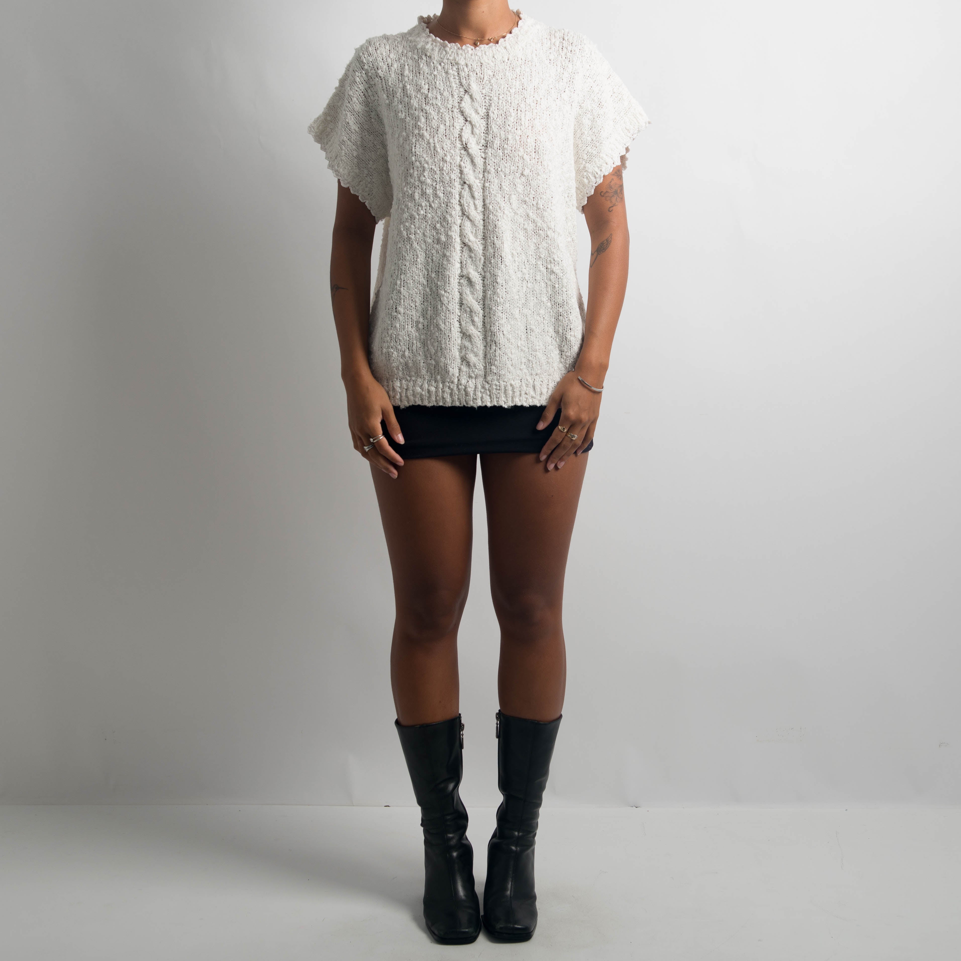 WHITE KNIT SHORT SLEEVE TOP