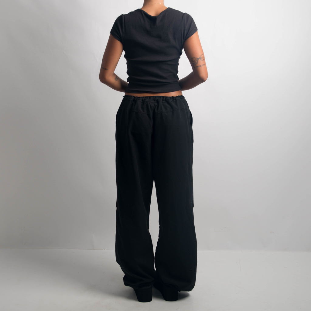 BLACK PARACHUTE PANTS