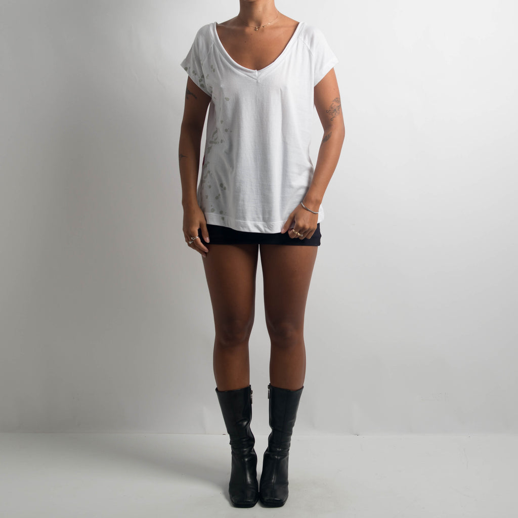 WHITE GRAPHIC TEE