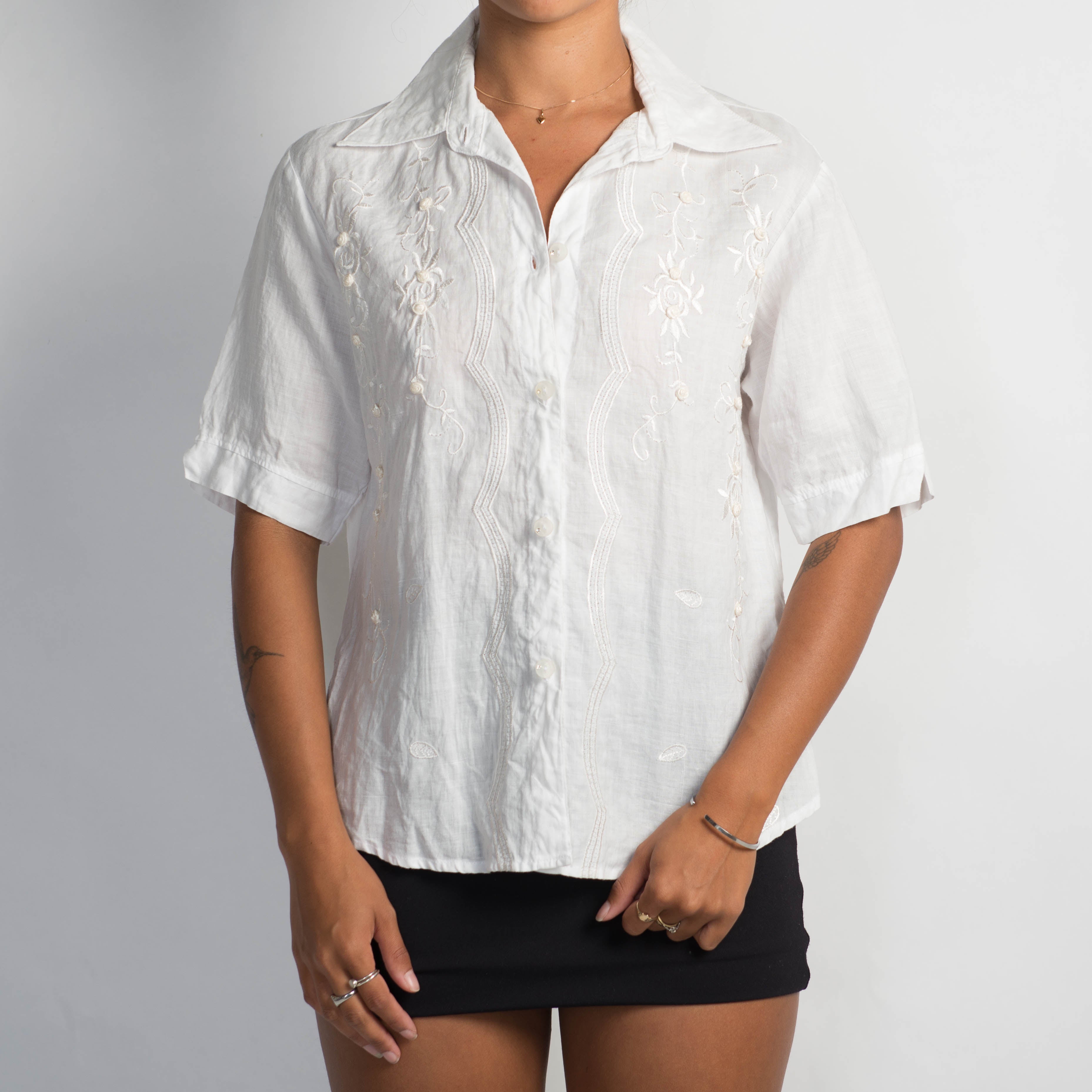WHITE LINEN BLOUSE