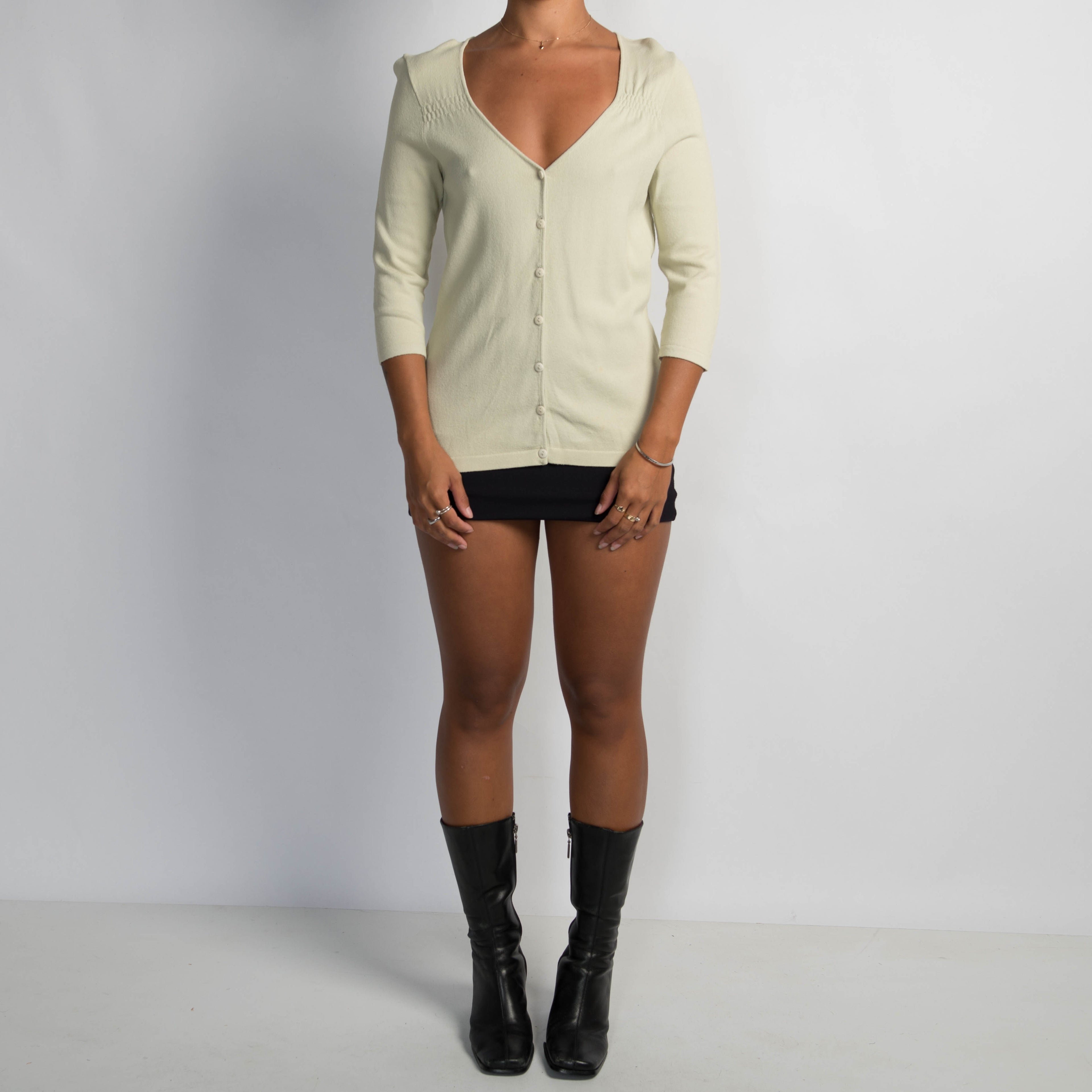 PALE 3/4 SLEEVE CARDIGAN