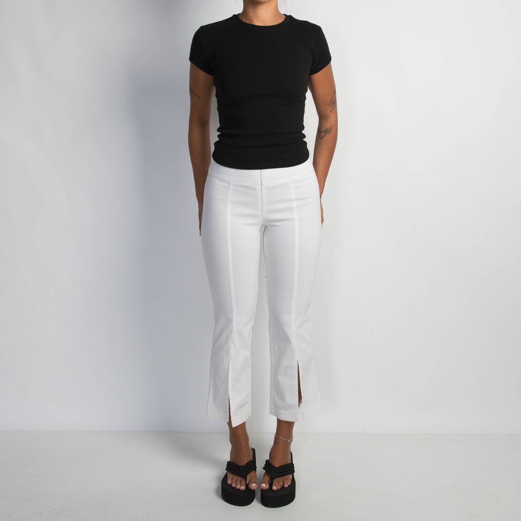 WHITE STRETCH CAPRI PANTS