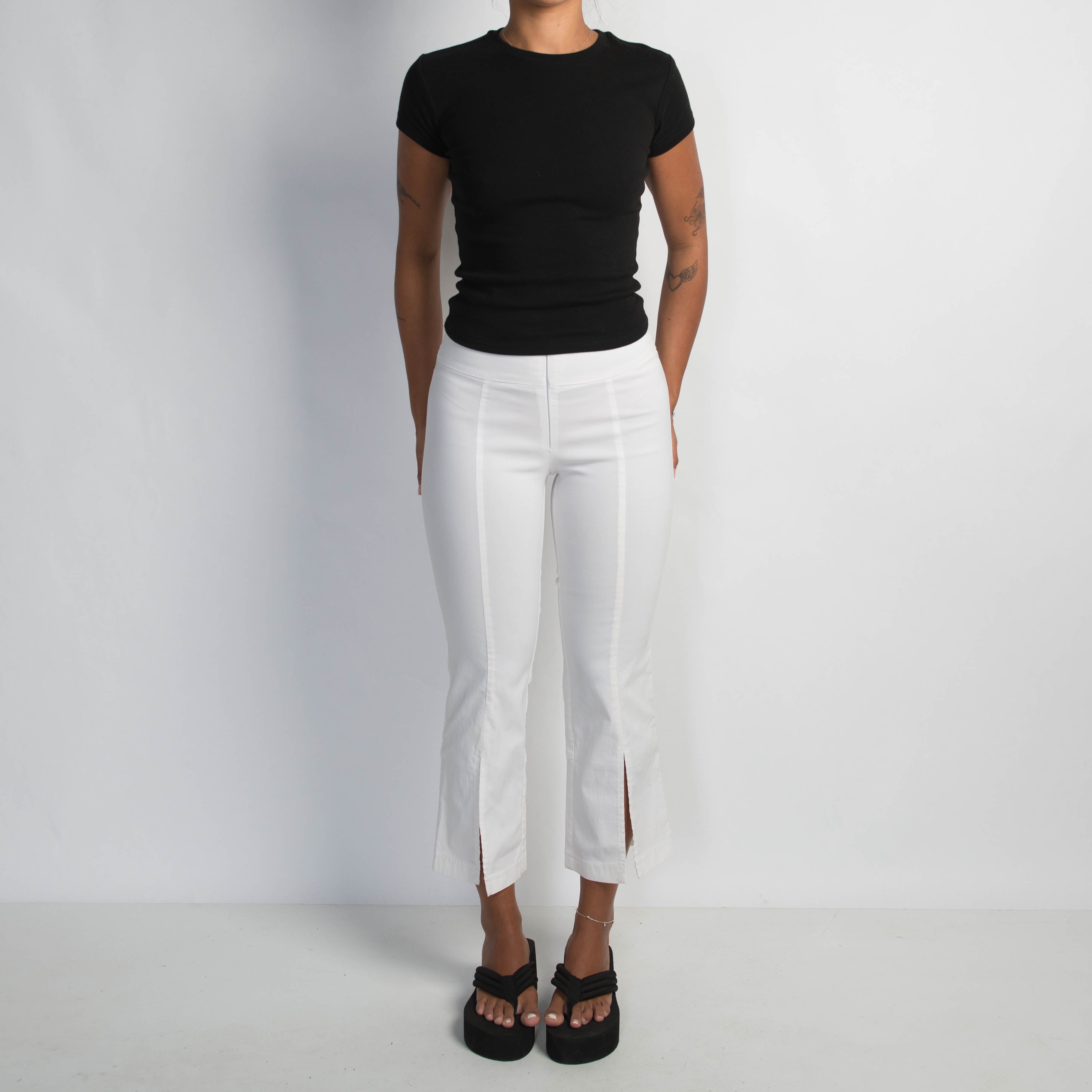 WHITE STRETCH CAPRI PANTS