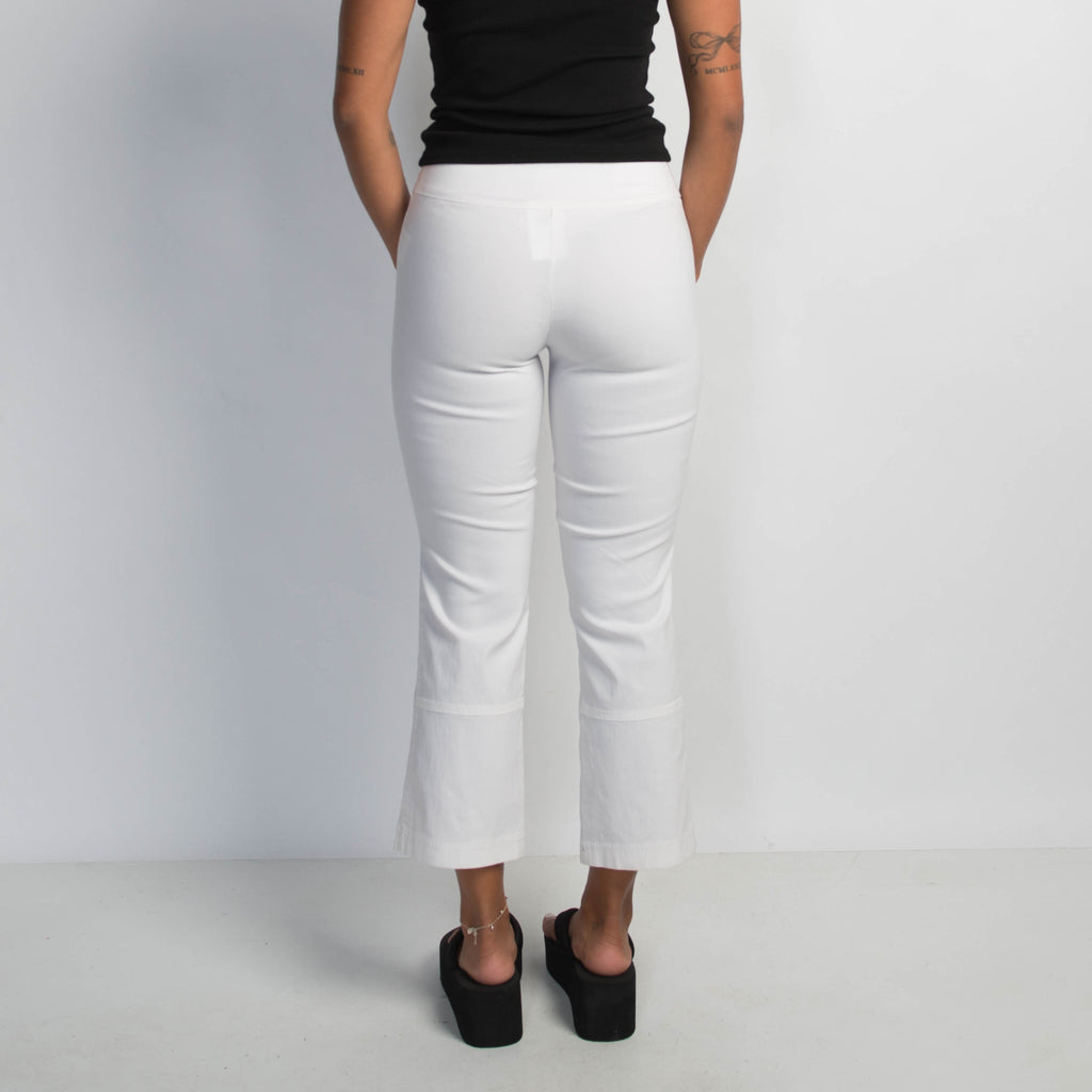 WHITE STRETCH CAPRI PANTS