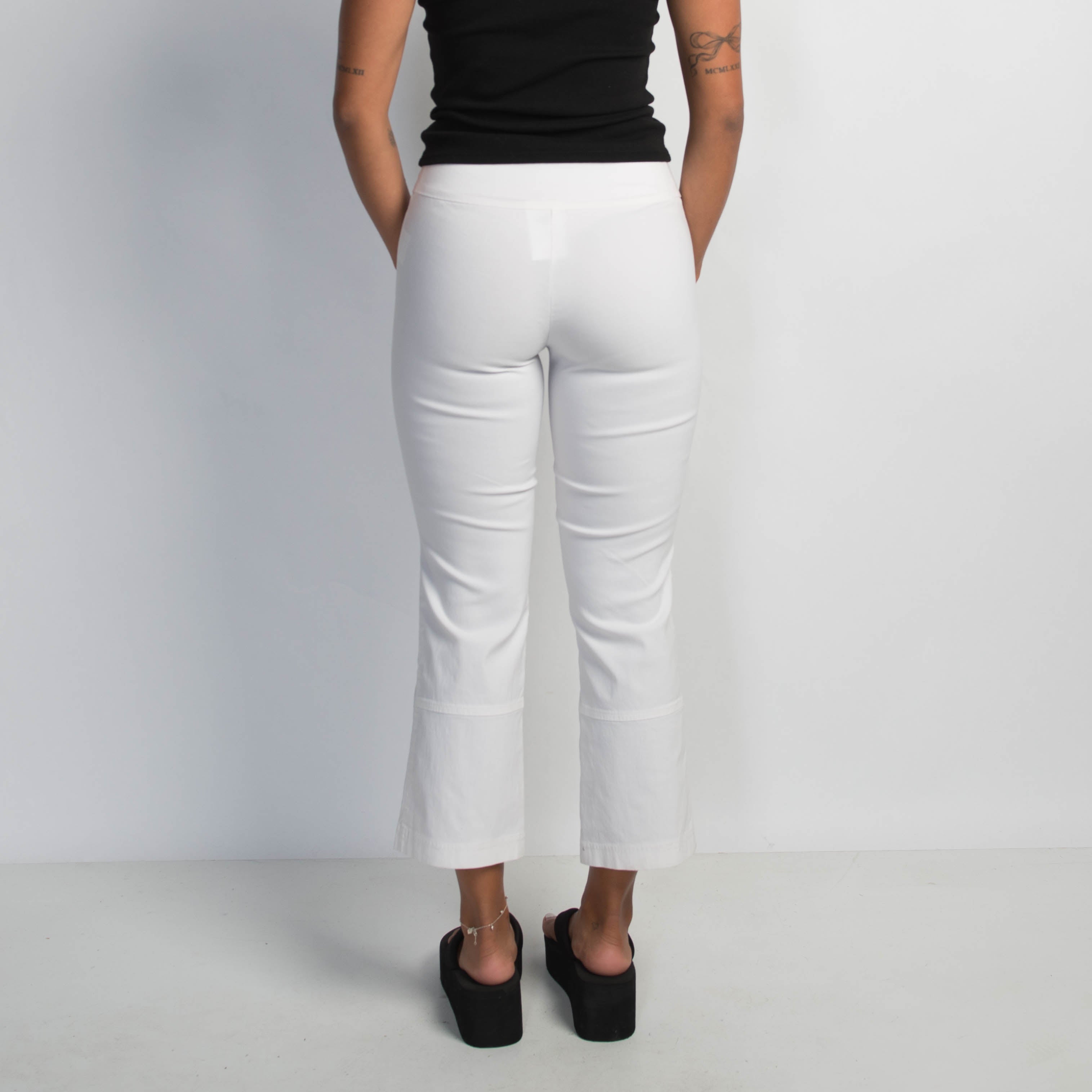 WHITE STRETCH CAPRI PANTS
