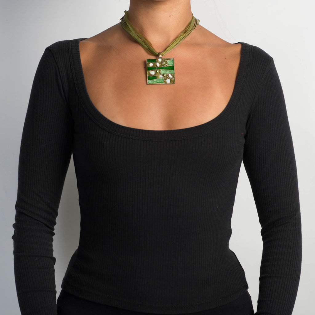 GREEN PENDANT NECKLACE