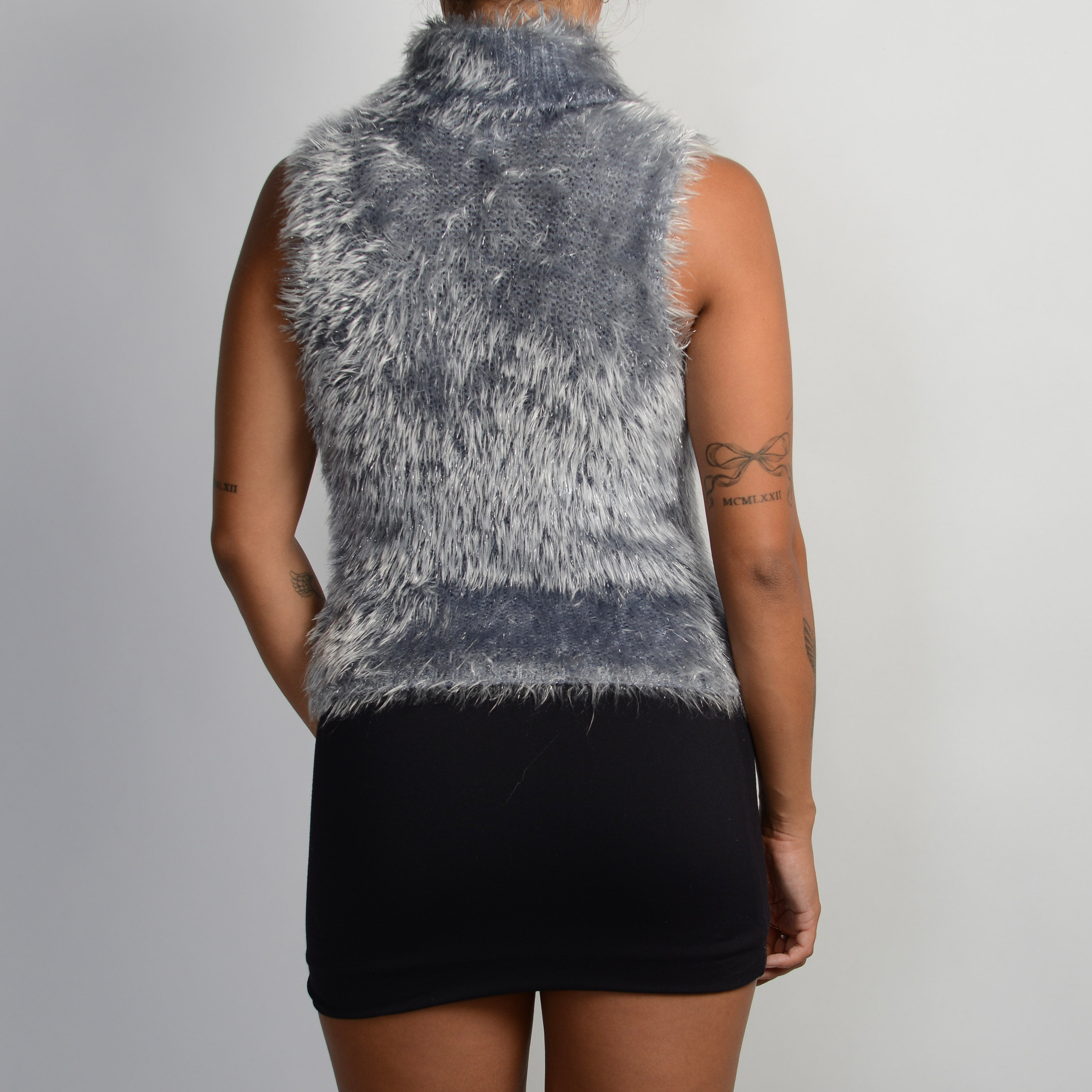 GREY FLUFFY SLEEVELESS TOP