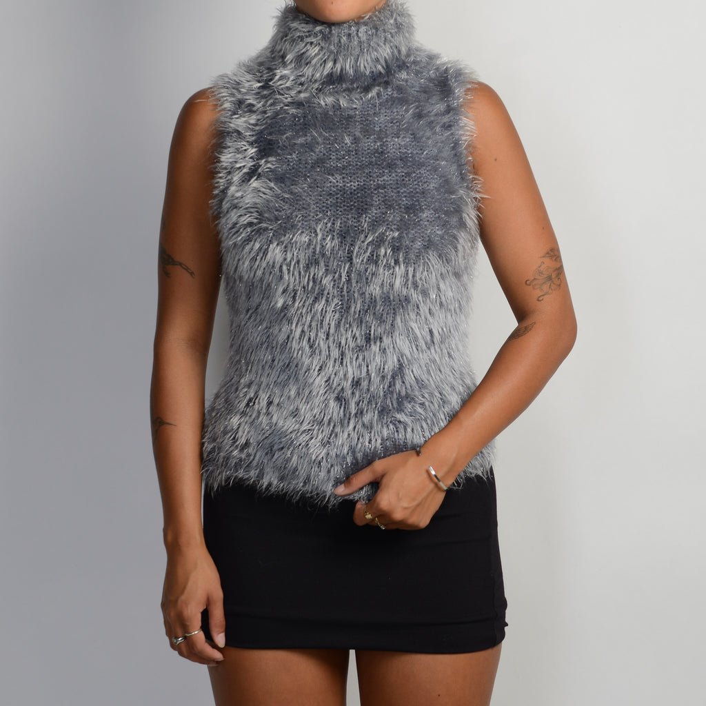 GREY FLUFFY SLEEVELESS TOP