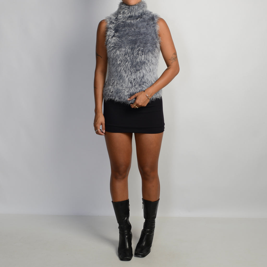 GREY FLUFFY SLEEVELESS TOP