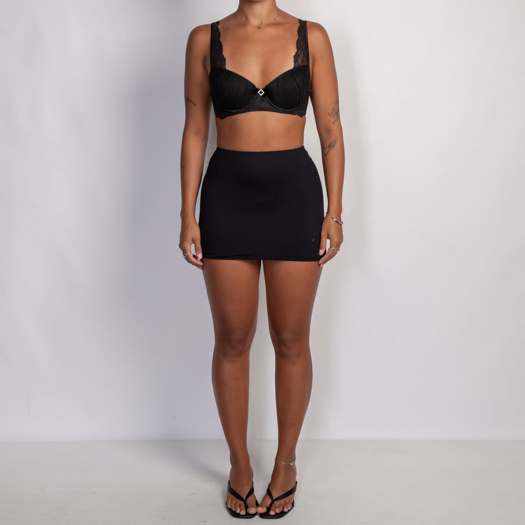 BLACK UNDERLAY BRA