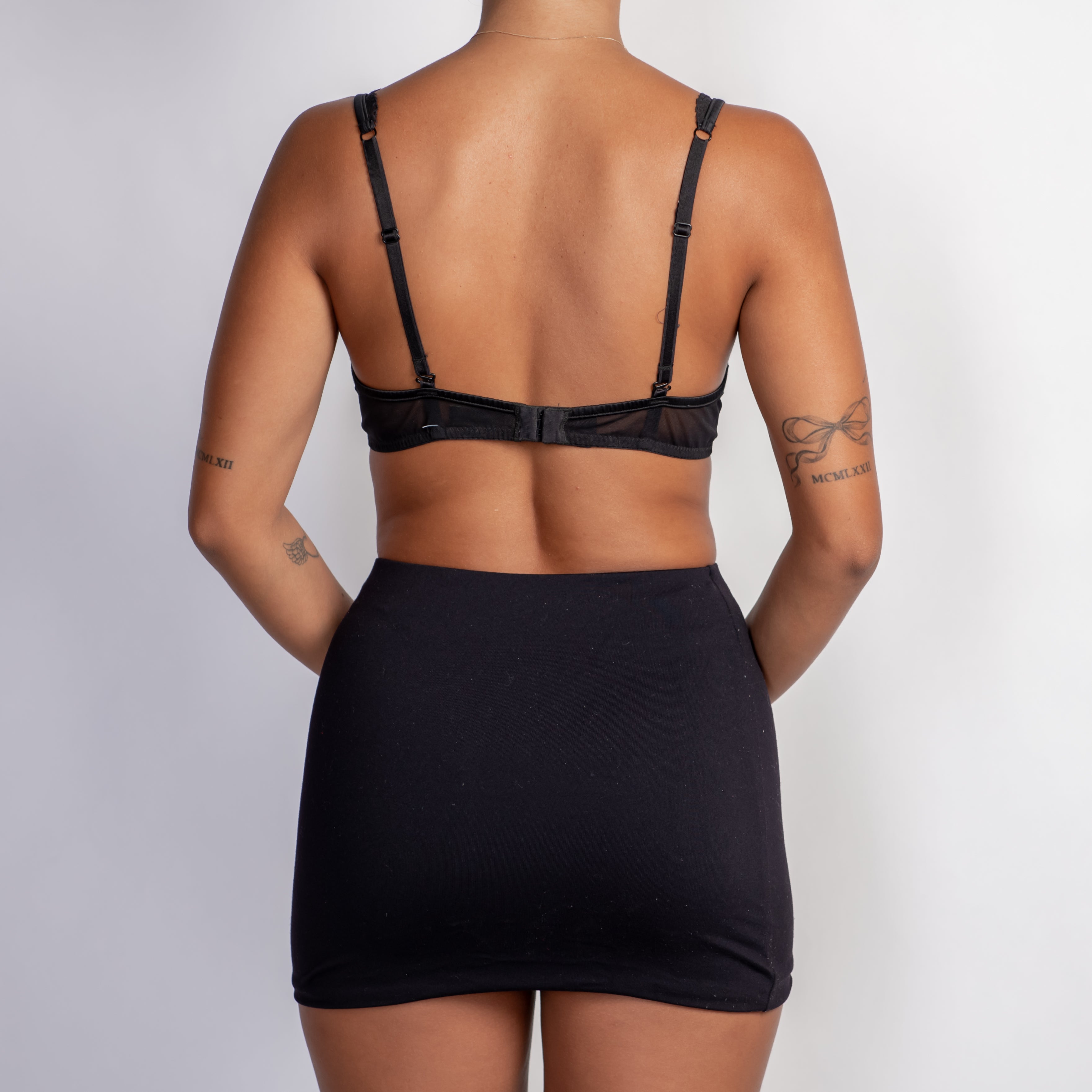 BLACK UNDERLAY BRA