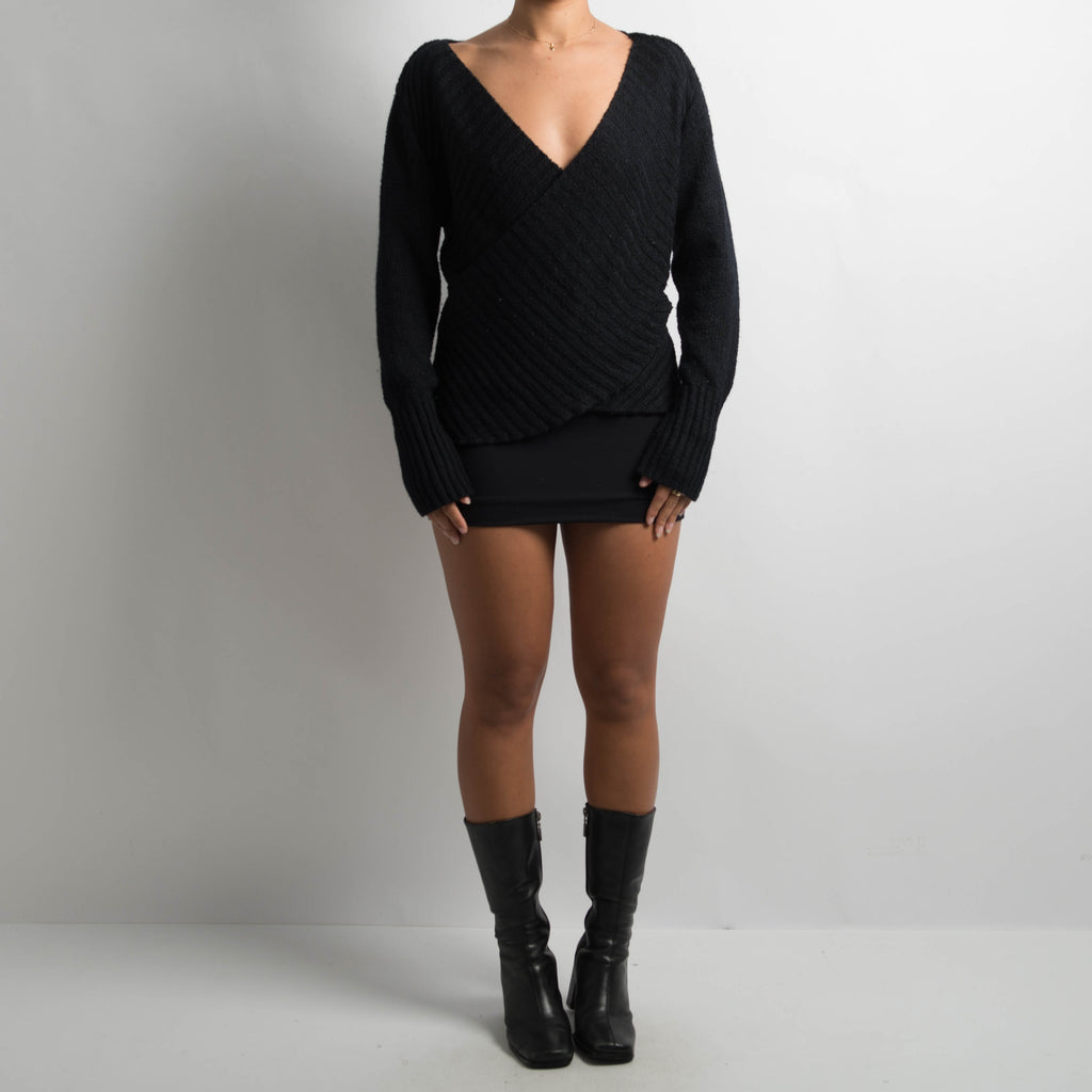 BLACK KNIT SWEATER