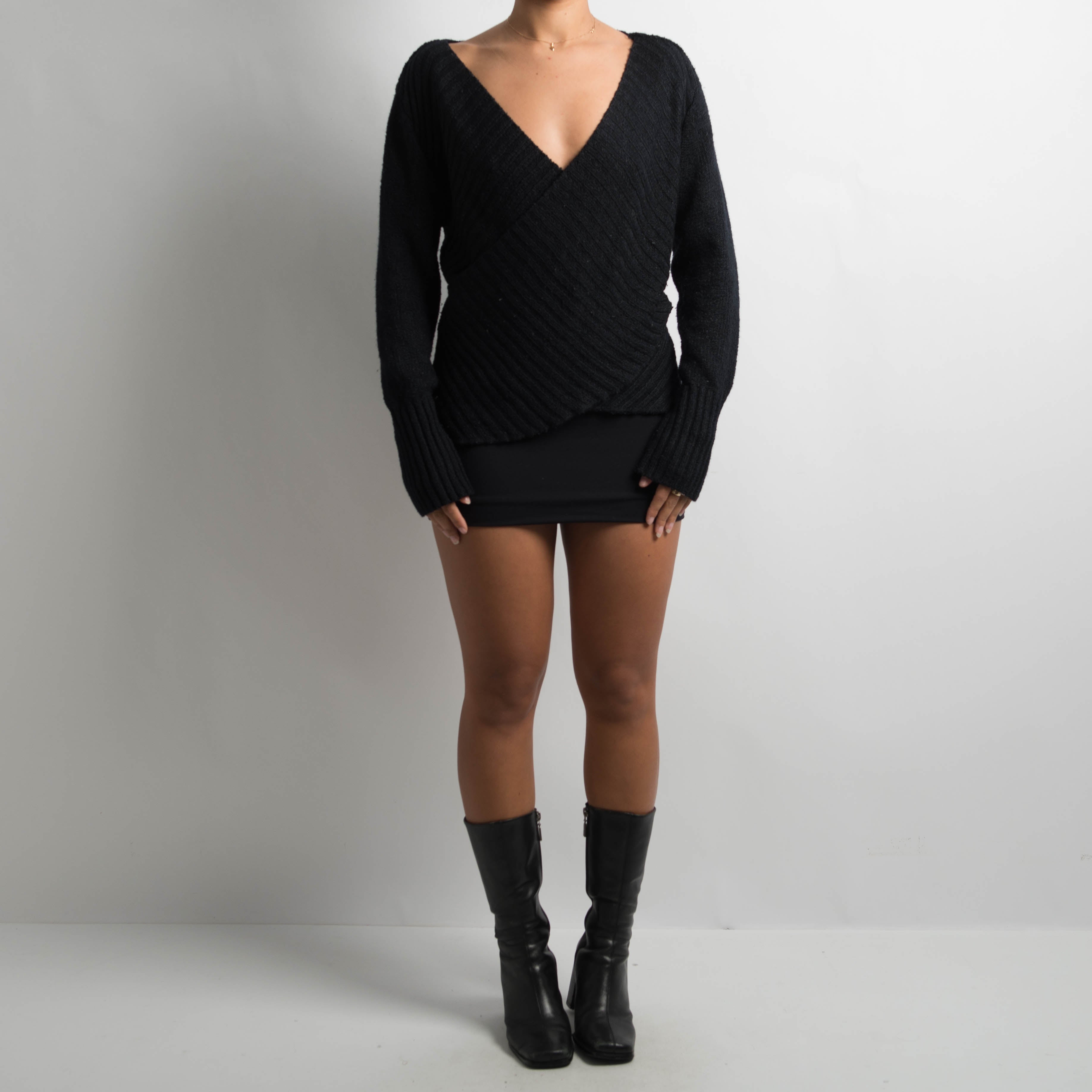 BLACK KNIT SWEATER