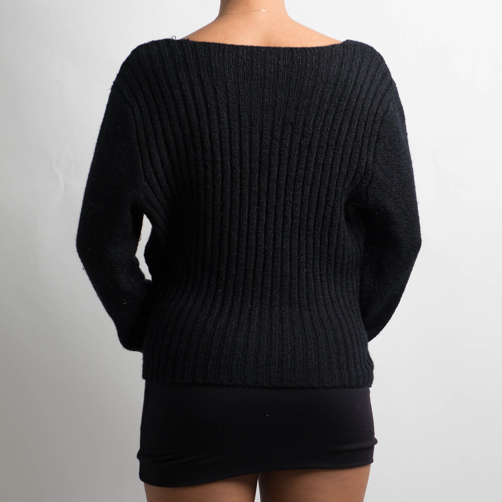 BLACK KNIT SWEATER