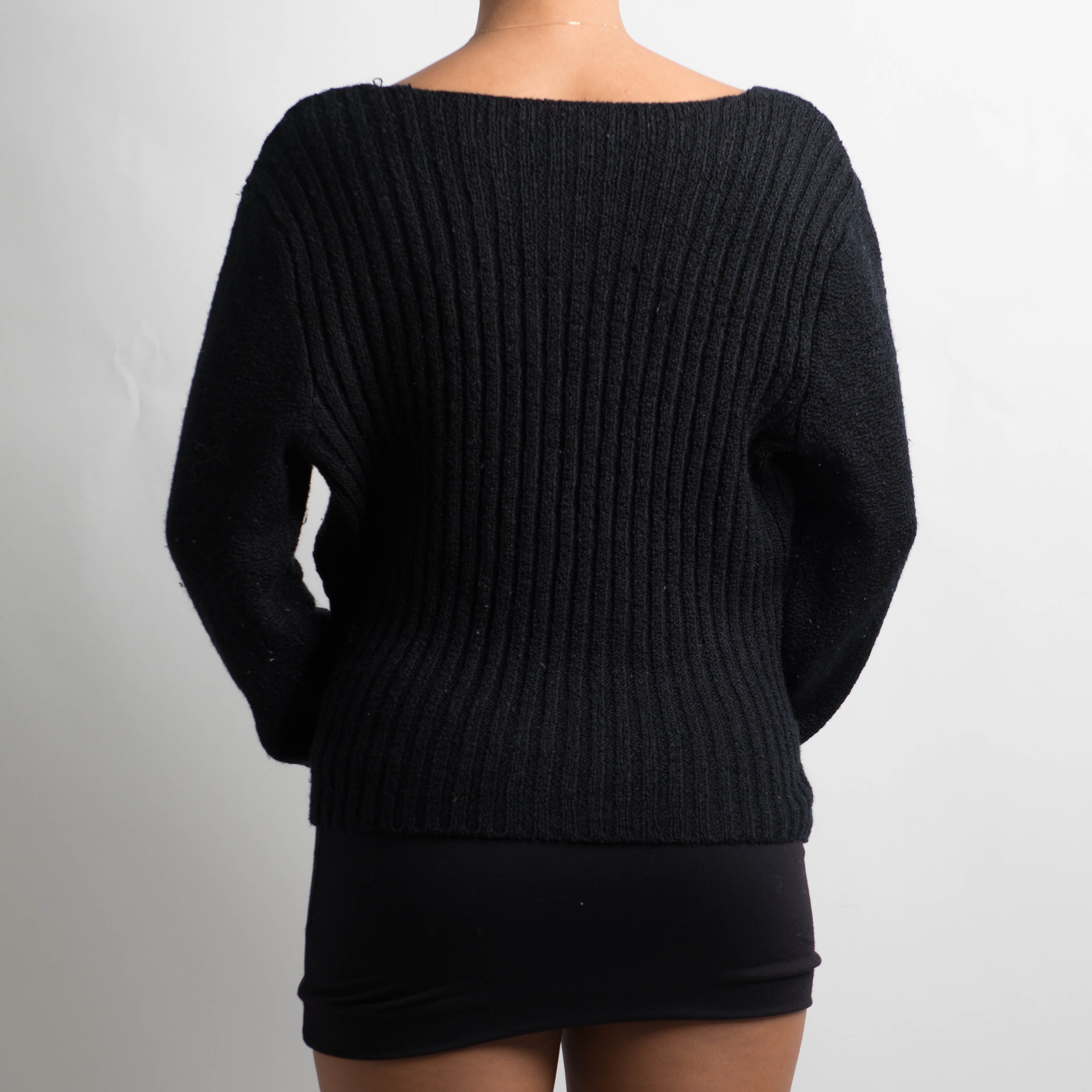 BLACK KNIT SWEATER