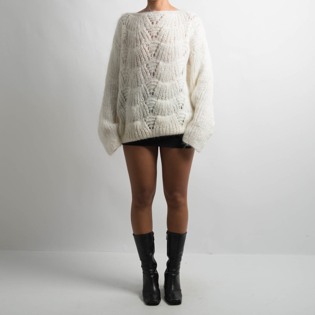 WHITE CHUNKY KNIT SWEATER