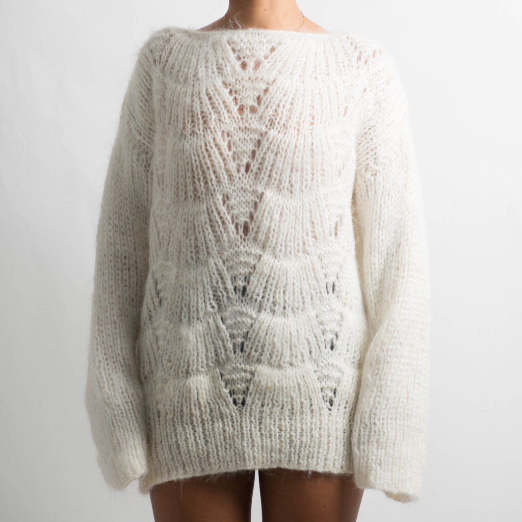 WHITE CHUNKY KNIT SWEATER