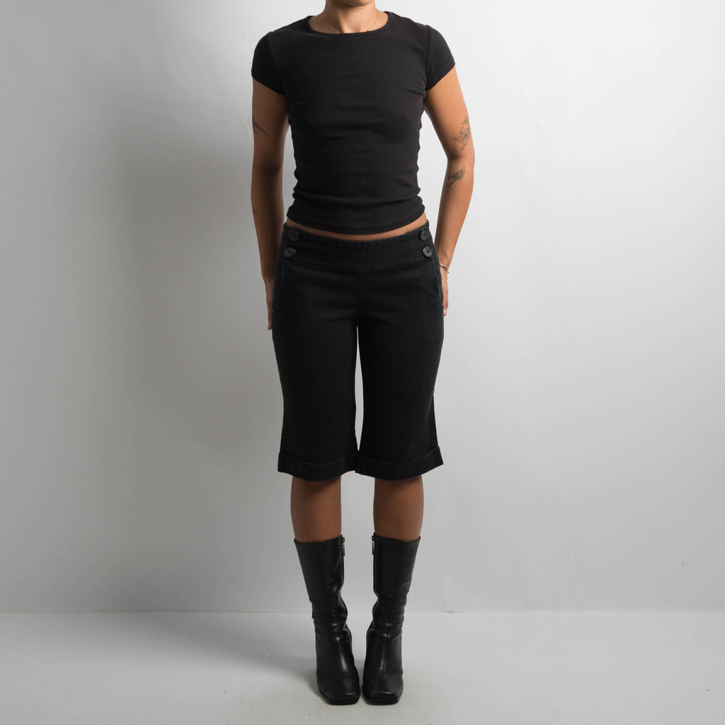 BLACK KNEE LENGTH PANTS