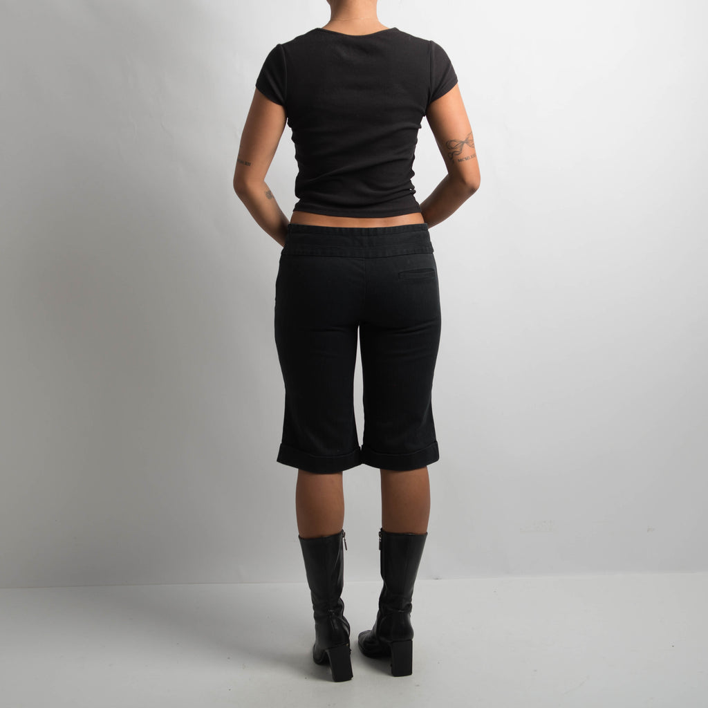 BLACK KNEE LENGTH PANTS