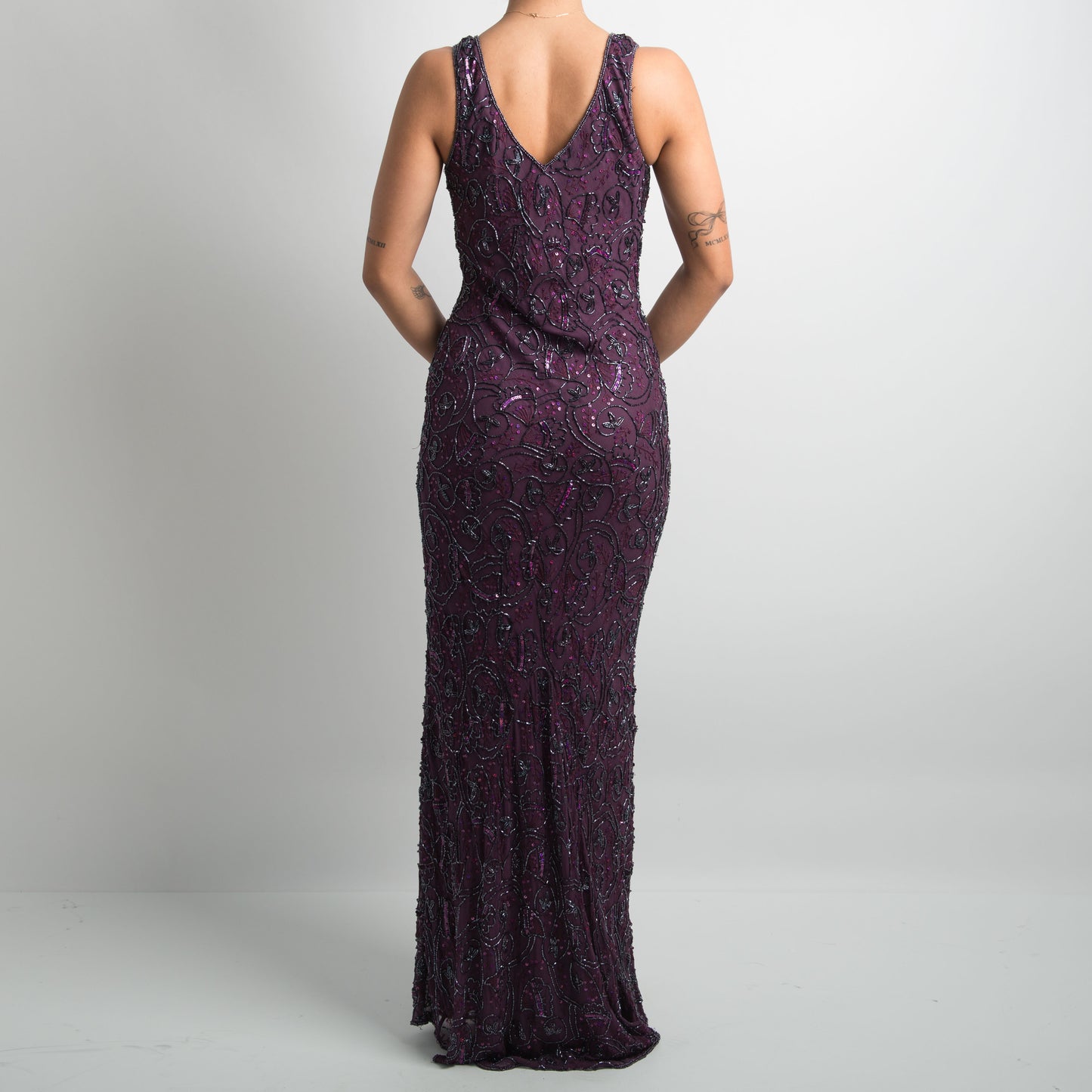 ROBE EN SOIE VIOLETTE AVEC PERLES