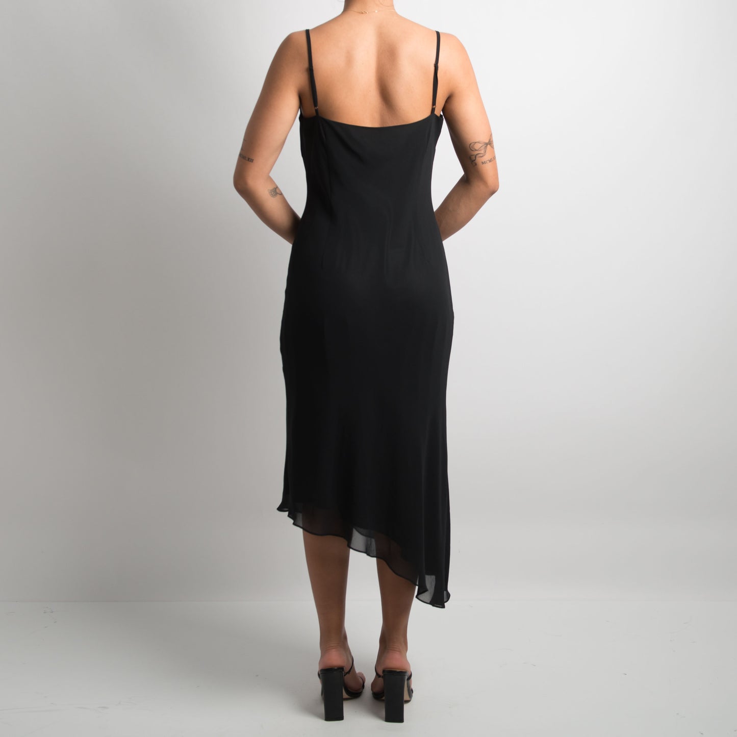 ROBE DE SOIRÉE ASYMÉTRIQUE