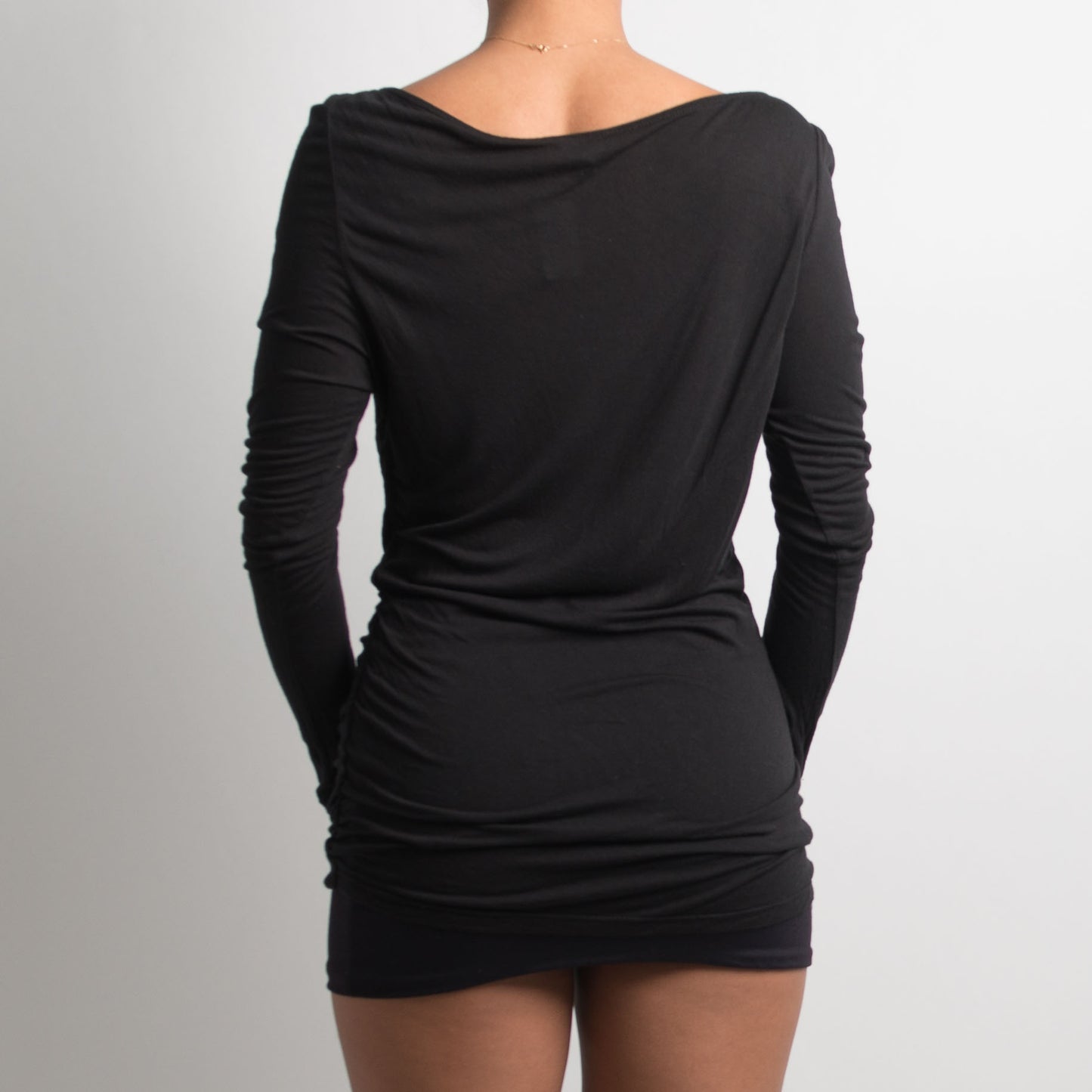 BLACK SLINKY LONG SLEEVE