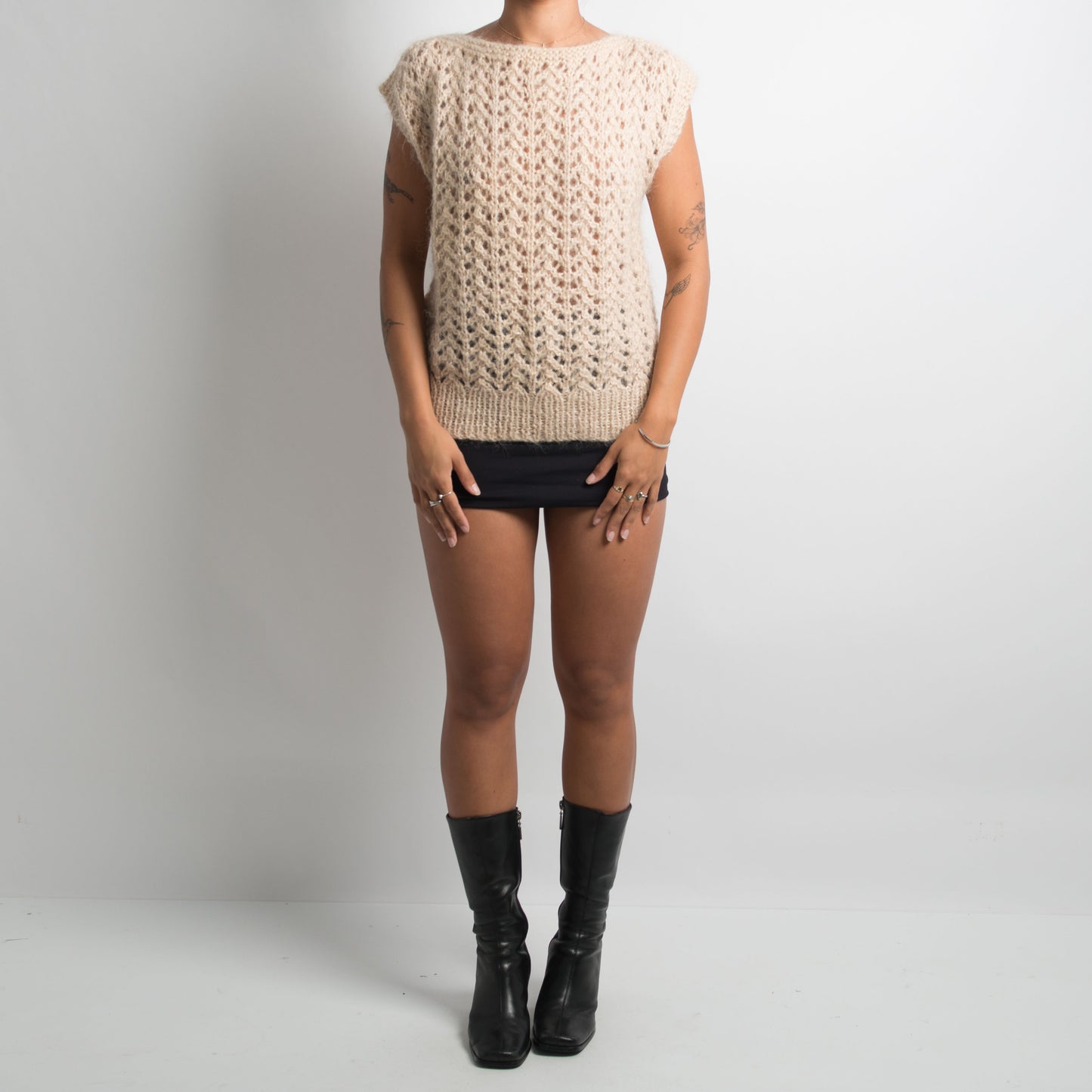 BEIGE LOOSE KNIT VEST