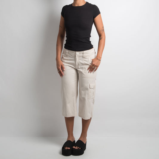 PANTALON CARGO CAPRI CRÈME