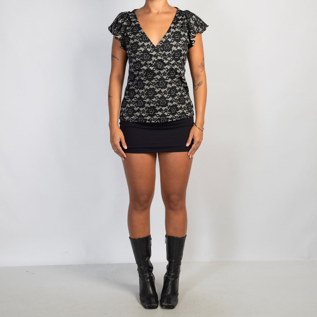 LACE PATTERN STRETCH TOP