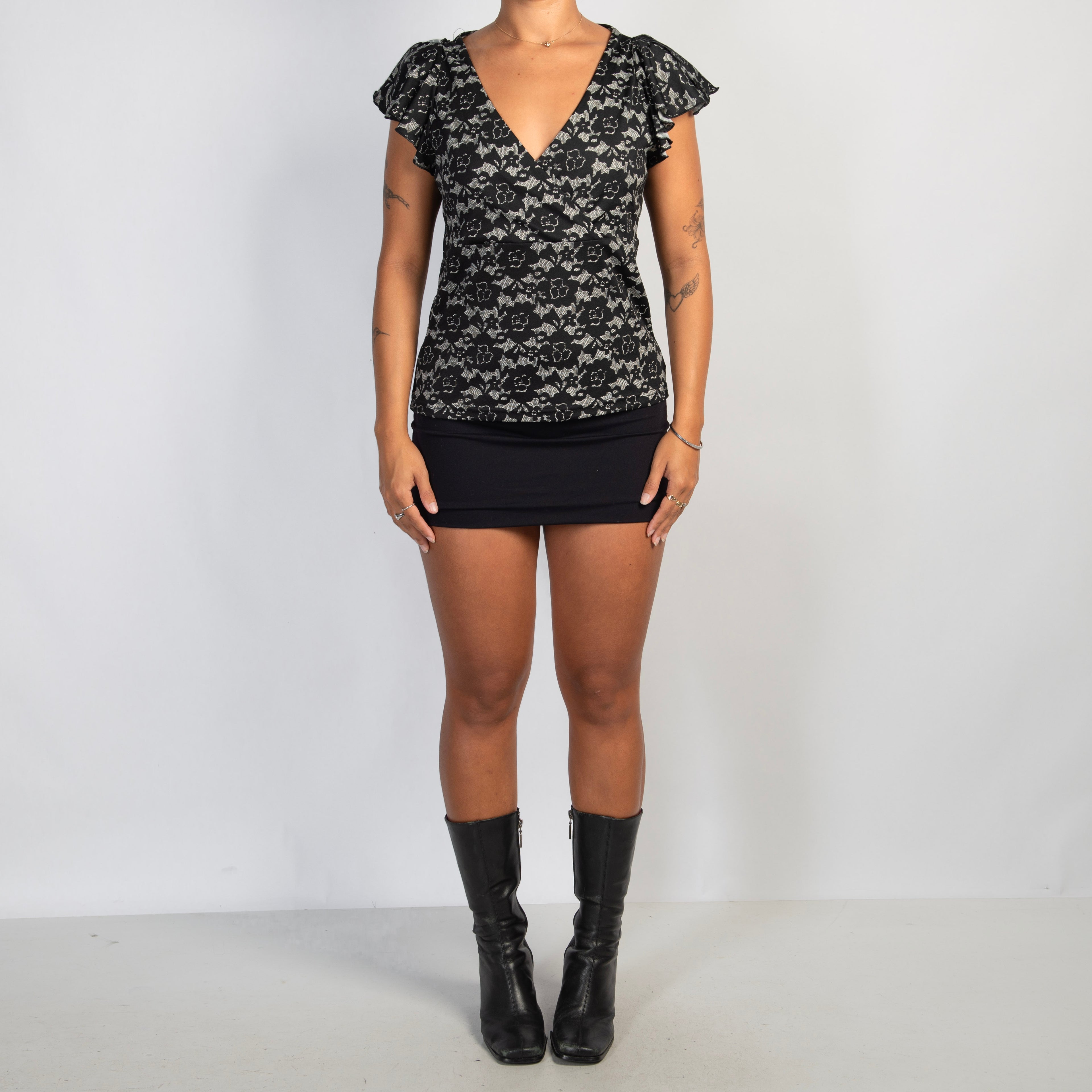 LACE PATTERN STRETCH TOP