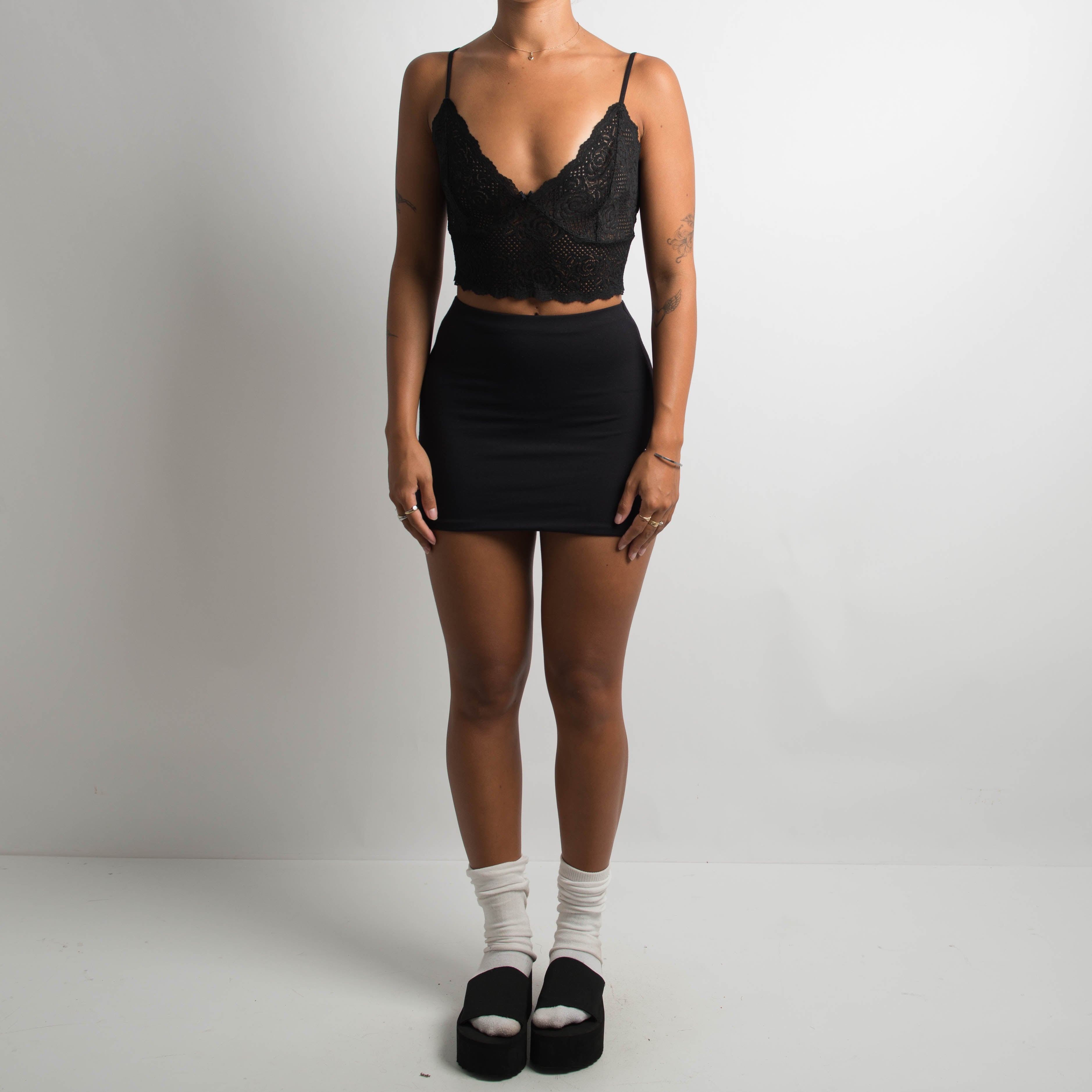 BLACK LACE CROP