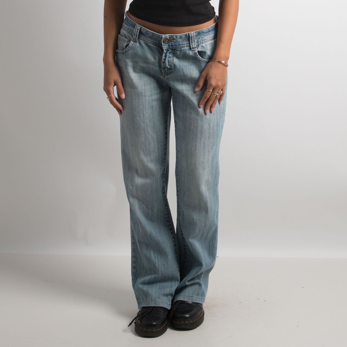 LIGHT WASH BOOTCUT JEANS